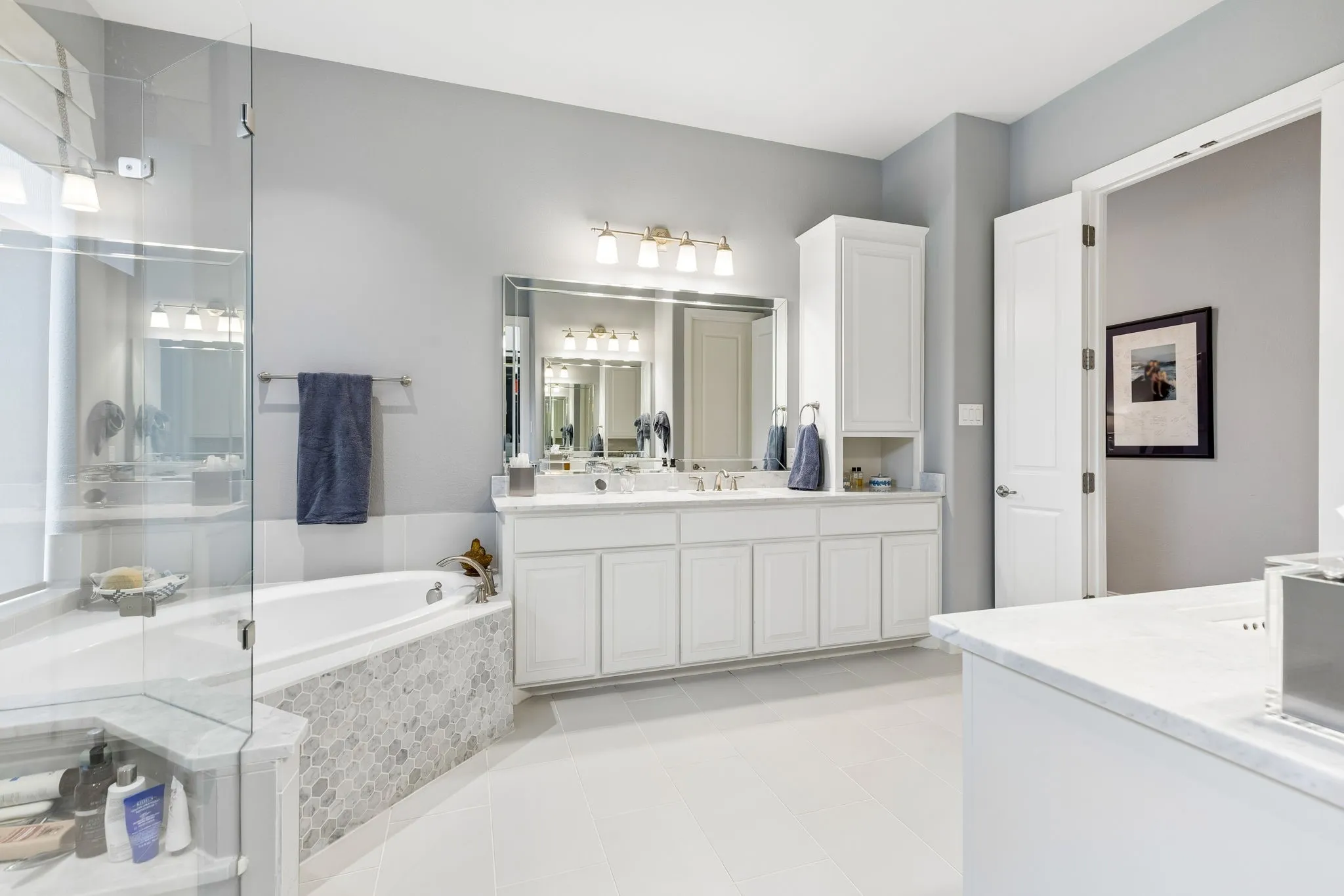 Single Family Residence For Sale in Tarrant County , 5729 Heron Drive W, Colleyville, Texas 76034, 3 Bedroom, 3 Bathroom, 3 Garage spaces, 2,911 Sqft, built in 2015, mls#21397940, Real Estate Agent in Colleyville, Homes For Sale in Tarrant county, Homes For Sale in Colleyville, Realtor in Colleyville Texas, Real Estate Brokerage Independent Realty Texas, Luminita Cordes Realtor
