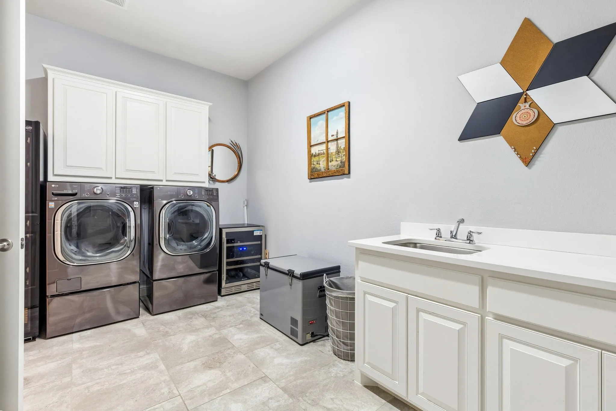 Single Family Residence For Sale in Tarrant County , 5729 Heron Drive W, Colleyville, Texas 76034, 3 Bedroom, 3 Bathroom, 3 Garage spaces, 2,911 Sqft, built in 2015, mls#21397940, Real Estate Agent in Colleyville, Homes For Sale in Tarrant county, Homes For Sale in Colleyville, Realtor in Colleyville Texas, Real Estate Brokerage Independent Realty Texas, Luminita Cordes Realtor