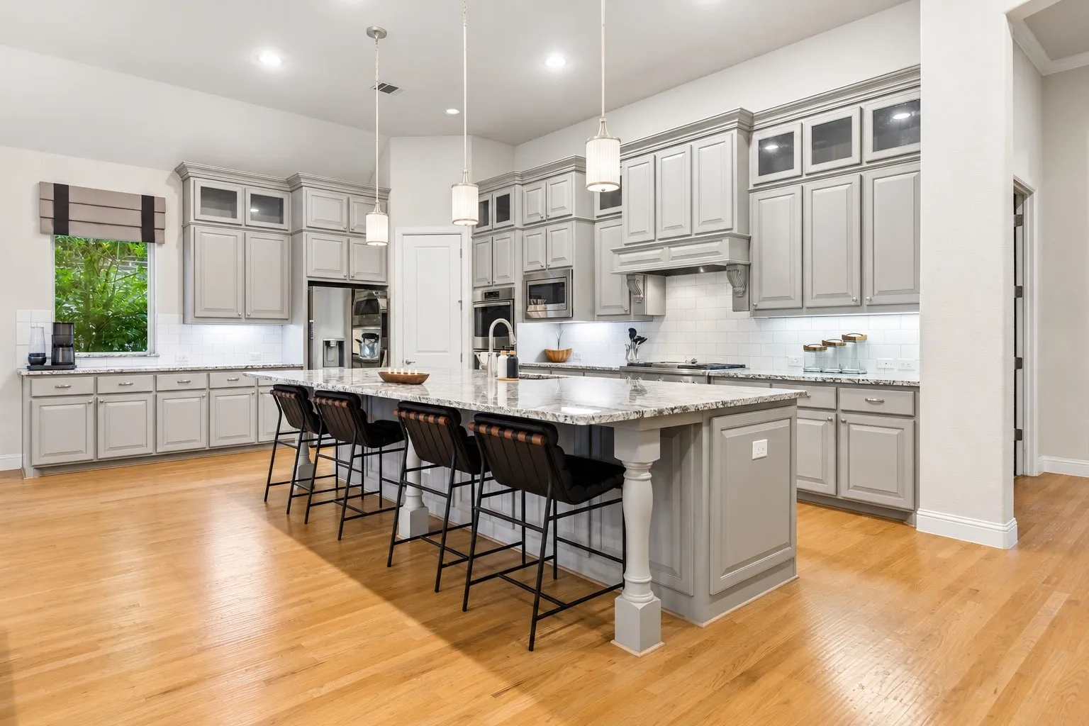 Single Family Residence For Sale in Tarrant County , 5729 Heron Drive W, Colleyville, Texas 76034, 3 Bedroom, 3 Bathroom, 3 Garage spaces, 2,911 Sqft, built in 2015, mls#21397940, Real Estate Agent in Colleyville, Homes For Sale in Tarrant county, Homes For Sale in Colleyville, Realtor in Colleyville Texas, Real Estate Brokerage Independent Realty Texas, Luminita Cordes Realtor