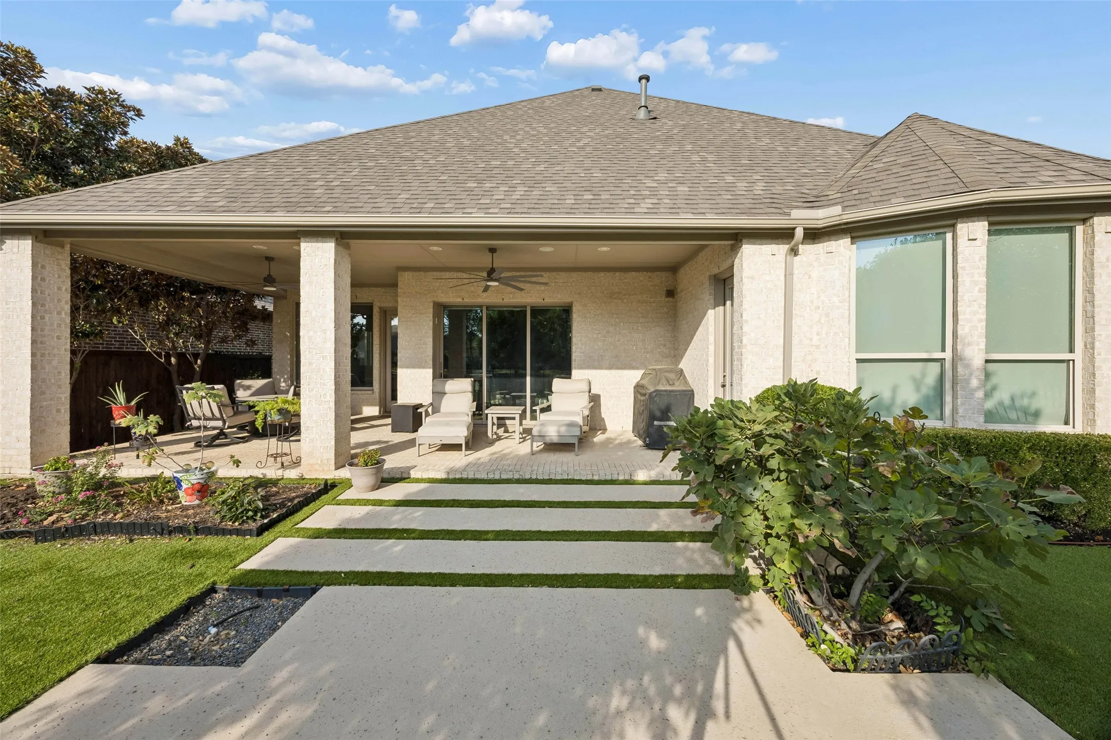 Single Family Residence For Sale in Tarrant County , 5729 Heron Drive W, Colleyville, Texas 76034, 3 Bedroom, 3 Bathroom, 3 Garage spaces, 2,911 Sqft, built in 2015, mls#21397940, Real Estate Agent in Colleyville, Homes For Sale in Tarrant county, Homes For Sale in Colleyville, Realtor in Colleyville Texas, Real Estate Brokerage Independent Realty Texas, Luminita Cordes Realtor