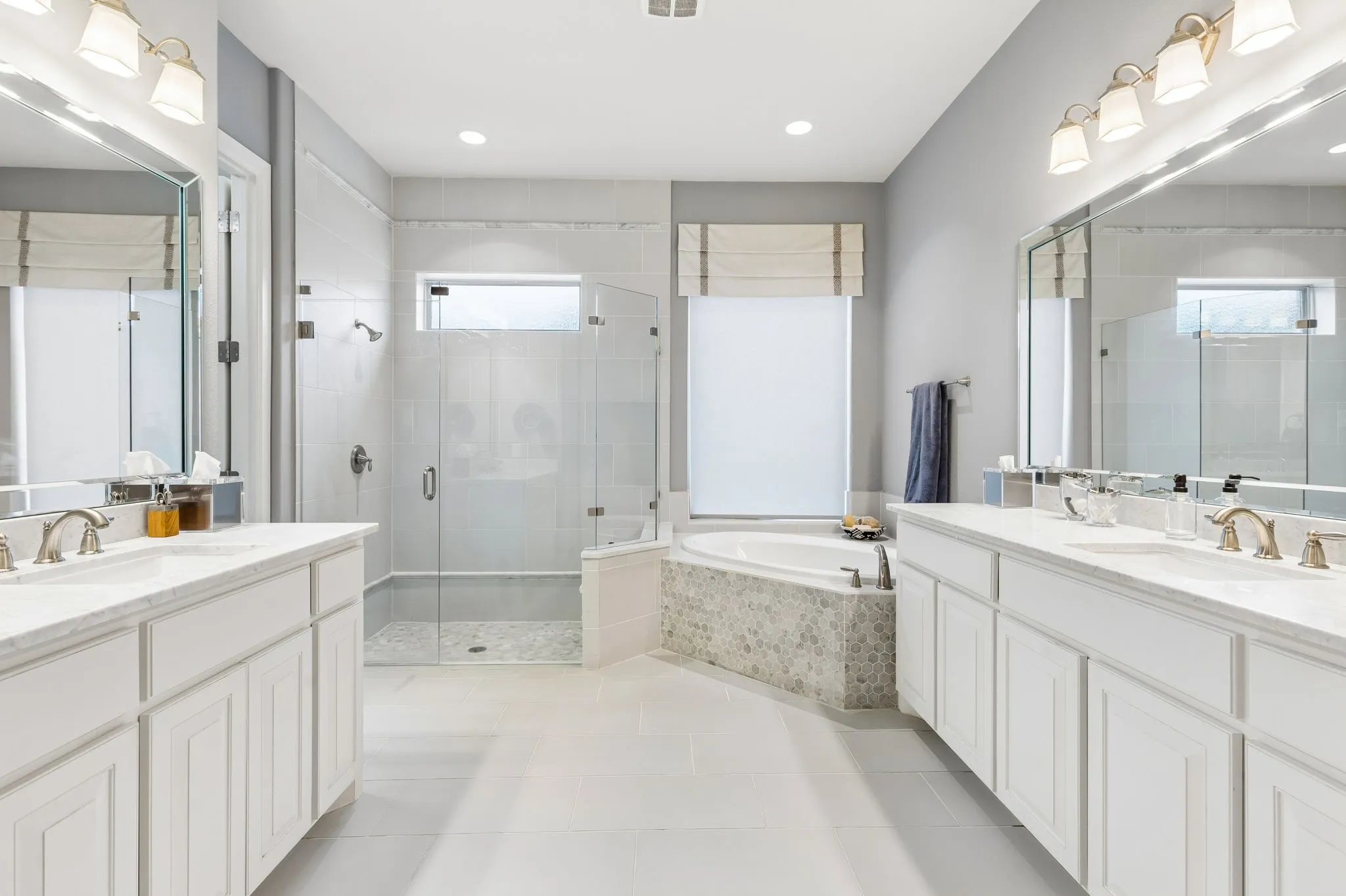 Single Family Residence For Sale in Tarrant County , 5729 Heron Drive W, Colleyville, Texas 76034, 3 Bedroom, 3 Bathroom, 3 Garage spaces, 2,911 Sqft, built in 2015, mls#21397940, Real Estate Agent in Colleyville, Homes For Sale in Tarrant county, Homes For Sale in Colleyville, Realtor in Colleyville Texas, Real Estate Brokerage Independent Realty Texas, Luminita Cordes Realtor