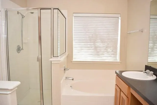 Single Family Residence For Sale in Tarrant County , 10332 Bear Creek Trail, Fort Worth, Texas 76244, 4 Bedroom, 3 Bathroom, 2 Garage spaces, 1,946 Sqft, built in 2005, mls#21402846, Real Estate Agent in Fort Worth, Homes For Sale in Tarrant county, Homes For Sale in Fort Worth, Realtor in Fort Worth Texas, Real Estate Brokerage Independent Realty Texas, Luminita Cordes Realtor