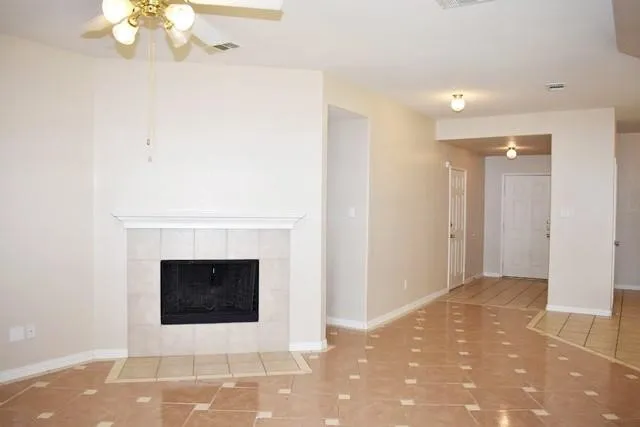 Single Family Residence For Sale in Tarrant County , 10332 Bear Creek Trail, Fort Worth, Texas 76244, 4 Bedroom, 3 Bathroom, 2 Garage spaces, 1,946 Sqft, built in 2005, mls#21402846, Real Estate Agent in Fort Worth, Homes For Sale in Tarrant county, Homes For Sale in Fort Worth, Realtor in Fort Worth Texas, Real Estate Brokerage Independent Realty Texas, Luminita Cordes Realtor