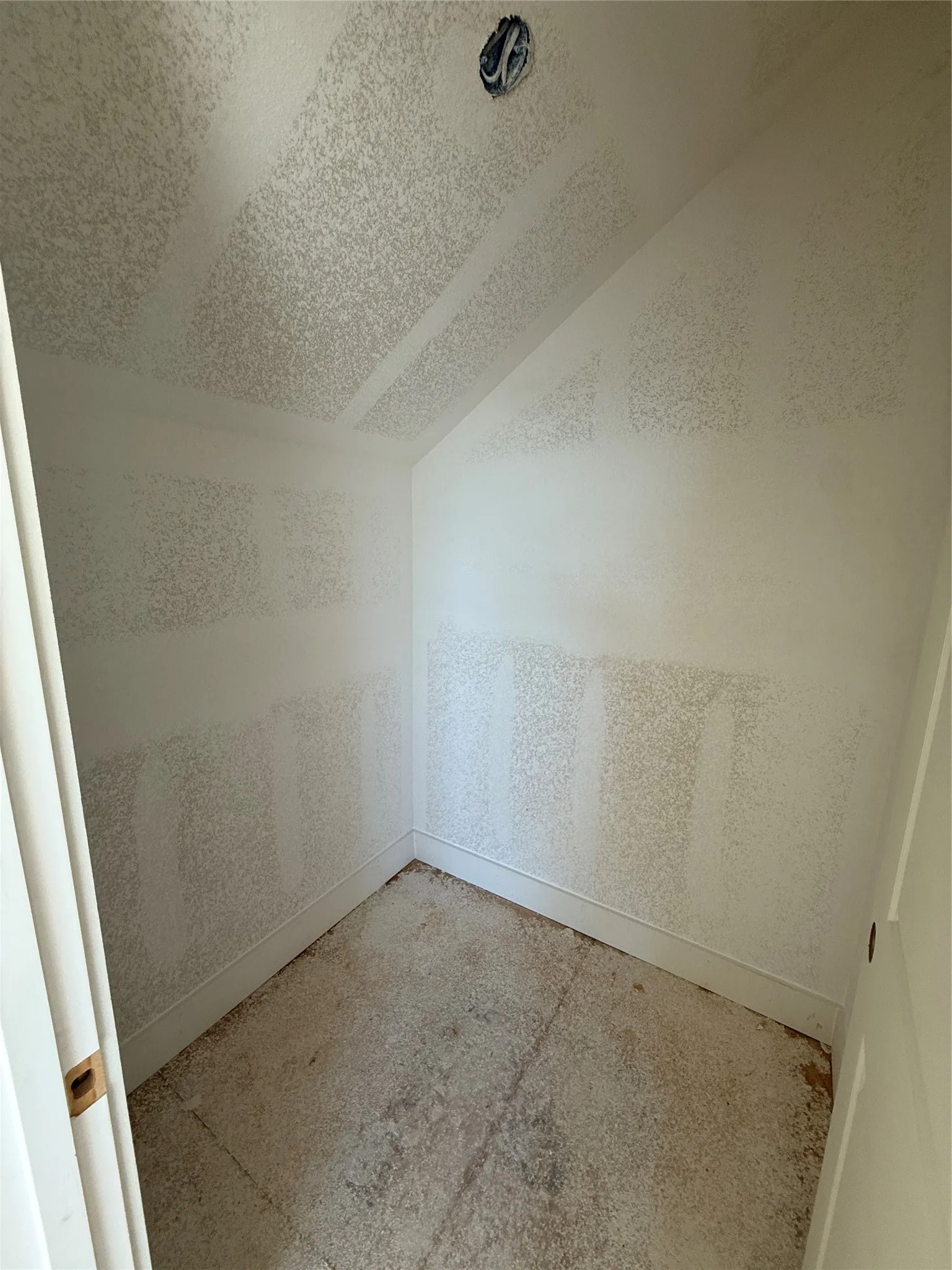 Upstairs bonus room or 4th bedroom closet