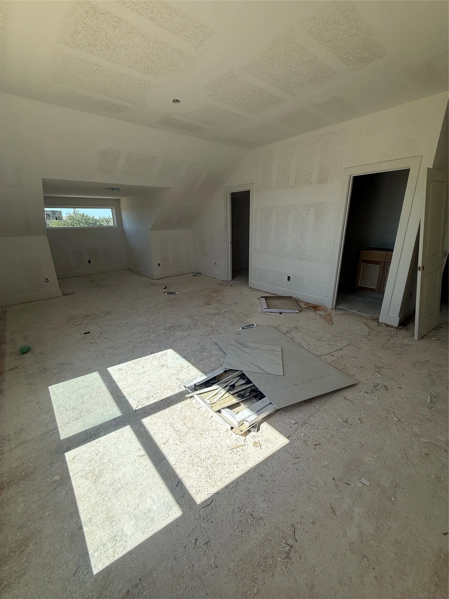 Upstairs bonus room or 4th bedroom