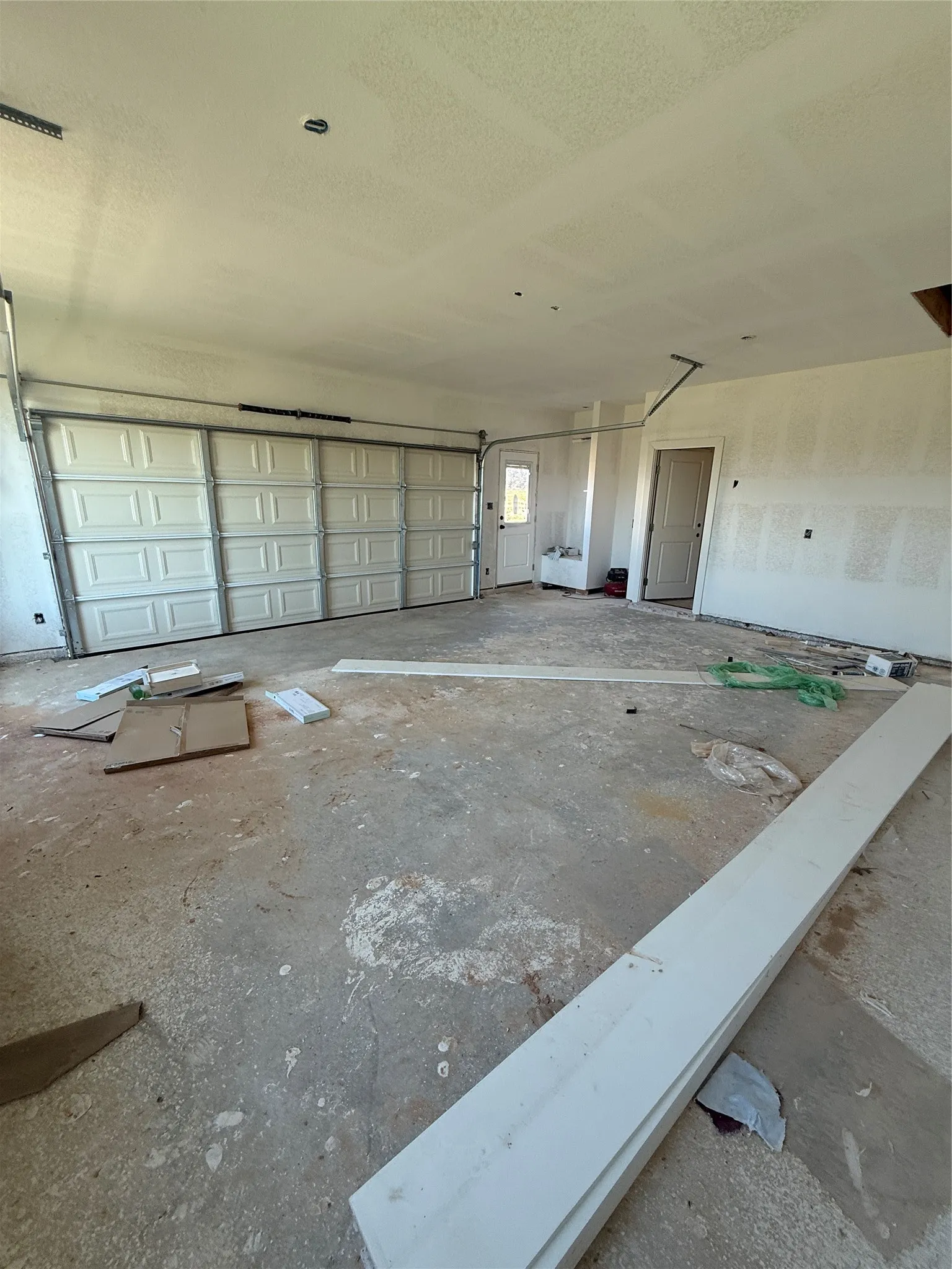 Oversized 2 car garage