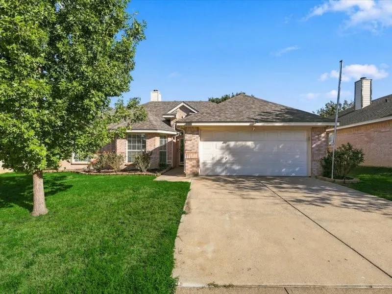 Single Family Residence For Rent in Tarrant County , 3709 Staghorn Circle N, Fort Worth, Texas 76137, 4 Bedroom, 2 Bathroom, 2 Garage spaces, 1,801 Sqft, built in 1999, mls#21403647, Real Estate Agent in Fort Worth, Homes For Rent in Tarrant county, Homes For Rent in Fort Worth, Realtor in Fort Worth Texas, Real Estate Brokerage Independent Realty Texas, Luminita Cordes Realtor