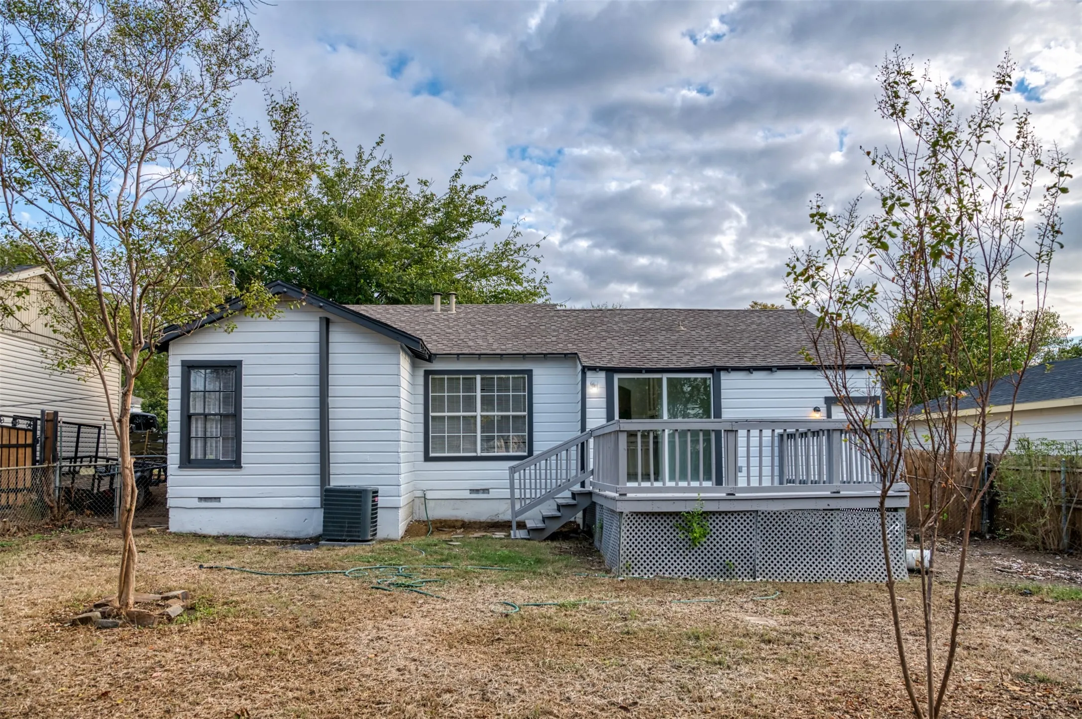 Single Family Residence For Sale in Tarrant County , 3462 W Gambrell Street, Fort Worth, Texas 76133, 2 Bedroom, 1 Bathroom, 1 Garage spaces, 780 Sqft, built in 1951, mls#21389546, Real Estate Agent in Fort Worth, Homes For Sale in Tarrant county, Homes For Sale in Fort Worth, Realtor in Fort Worth Texas, Real Estate Brokerage Independent Realty Texas, Luminita Cordes Realtor