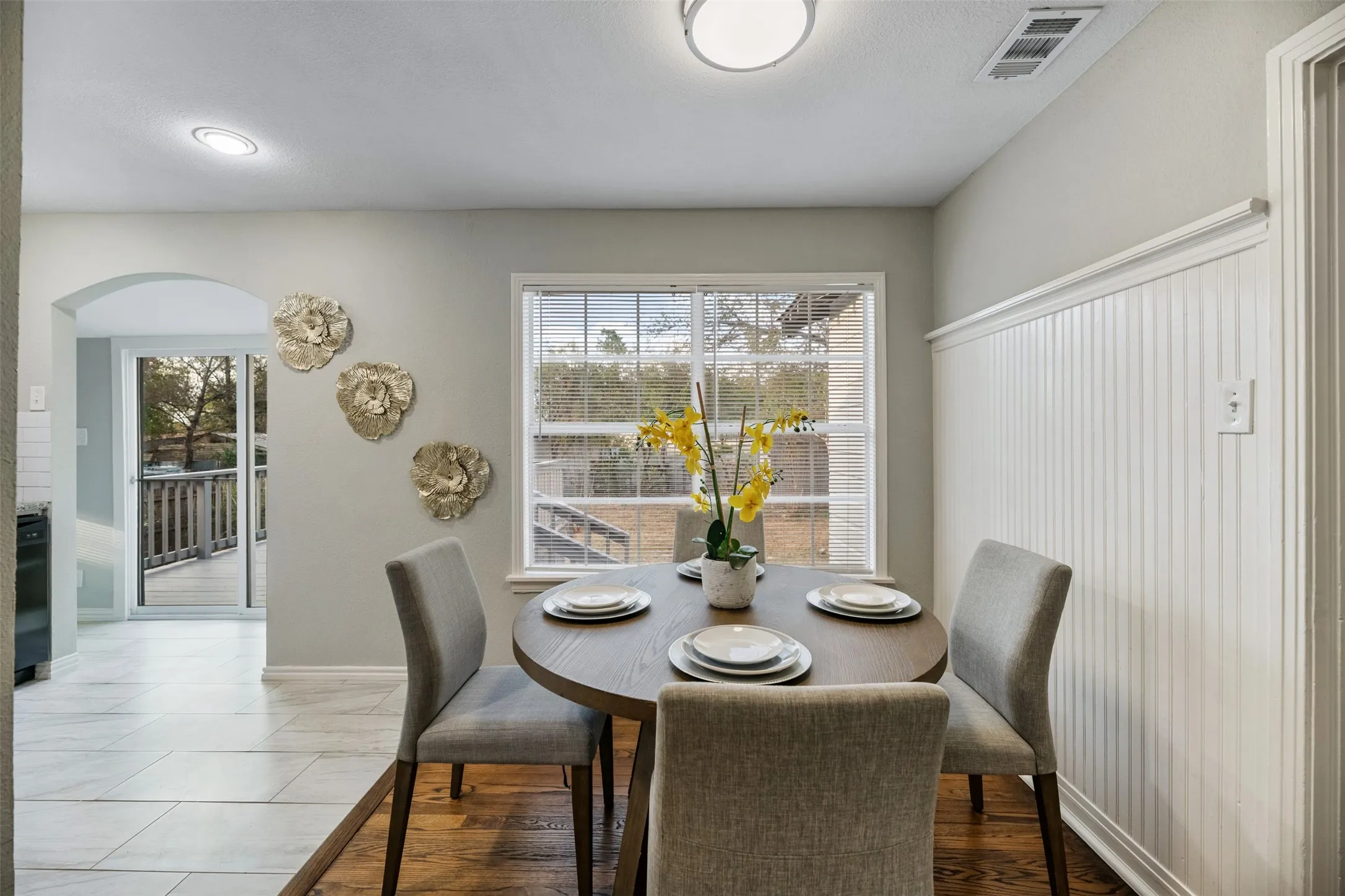 Single Family Residence For Sale in Tarrant County , 3462 W Gambrell Street, Fort Worth, Texas 76133, 2 Bedroom, 1 Bathroom, 1 Garage spaces, 780 Sqft, built in 1951, mls#21389546, Real Estate Agent in Fort Worth, Homes For Sale in Tarrant county, Homes For Sale in Fort Worth, Realtor in Fort Worth Texas, Real Estate Brokerage Independent Realty Texas, Luminita Cordes Realtor