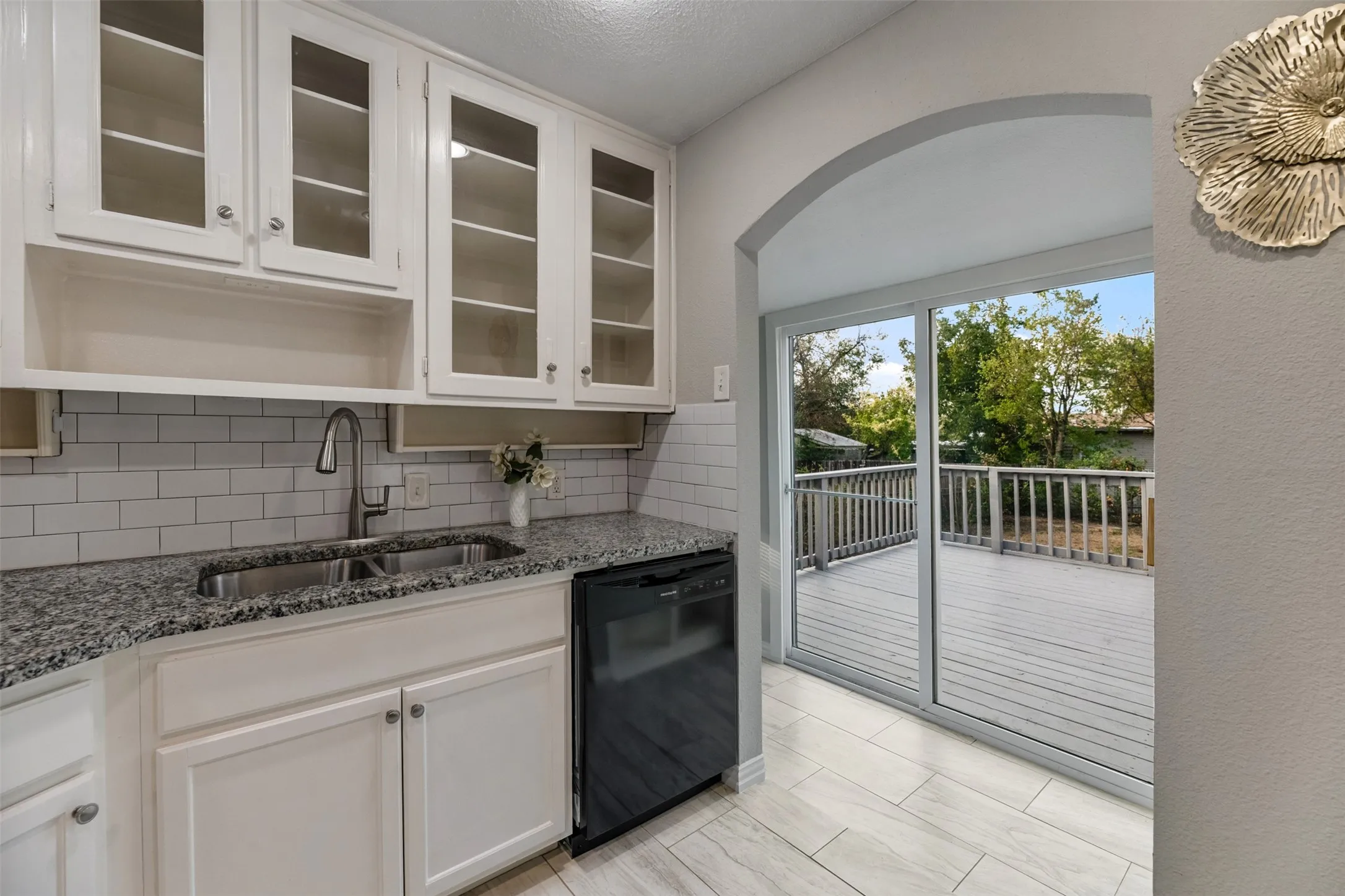 Single Family Residence For Sale in Tarrant County , 3462 W Gambrell Street, Fort Worth, Texas 76133, 2 Bedroom, 1 Bathroom, 1 Garage spaces, 780 Sqft, built in 1951, mls#21389546, Real Estate Agent in Fort Worth, Homes For Sale in Tarrant county, Homes For Sale in Fort Worth, Realtor in Fort Worth Texas, Real Estate Brokerage Independent Realty Texas, Luminita Cordes Realtor