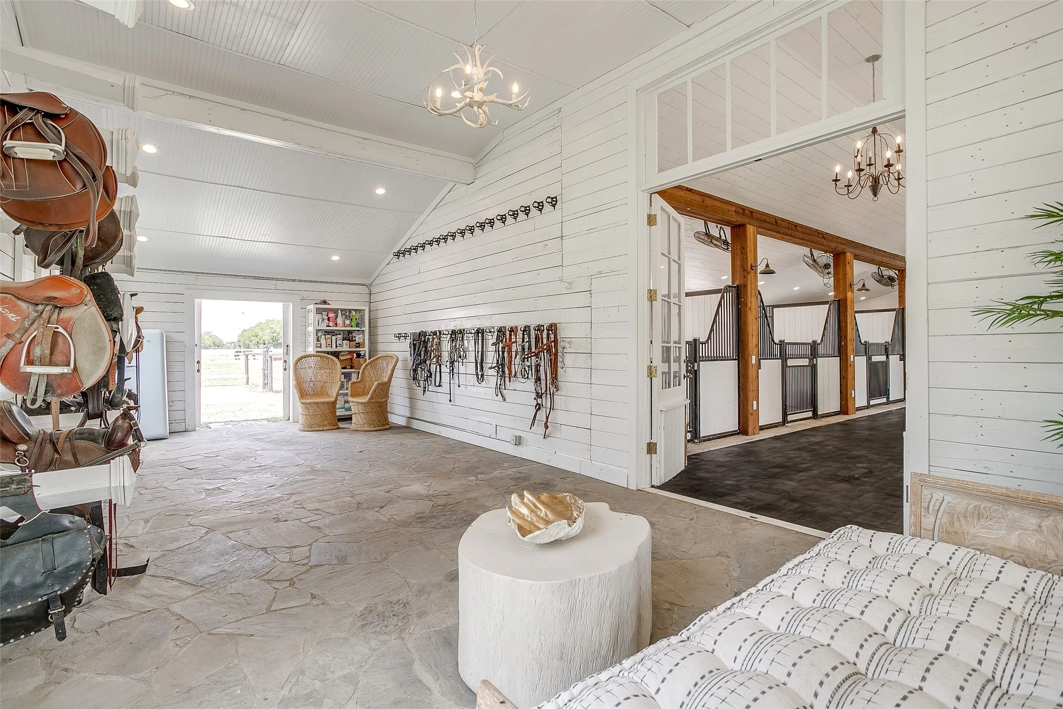 Farm For Sale in Collin County , 4023 Anns Lane, Parker, Texas 75002, 6 Bedroom, 7 Bathroom, 4 Garage spaces, 6,476 Sqft, built in 1998, mls#21403491, Real Estate Agent in Parker, Homes For Sale in Collin county, Homes For Sale in Parker, Realtor in Parker Texas, Real Estate Brokerage Independent Realty Texas, Luminita Cordes Realtor