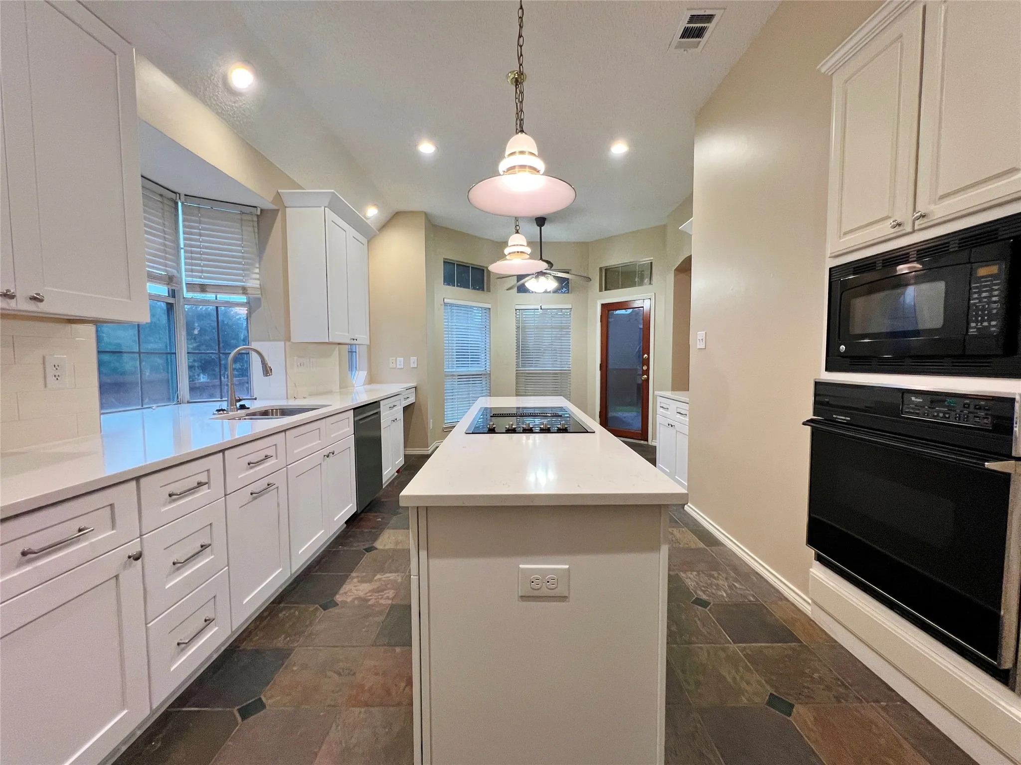 Single Family Residence For Rent in Denton County , 2685 Hillside Drive, Highland Village, Texas 75077, 4 Bedroom, 2 Bathroom, 2 Garage spaces, 2,158 Sqft, built in 1993, mls#21403730, Real Estate Agent in Highland Village, Homes For Rent in Denton county, Homes For Rent in Highland Village, Realtor in Highland Village Texas, Real Estate Brokerage Independent Realty Texas, Luminita Cordes Realtor