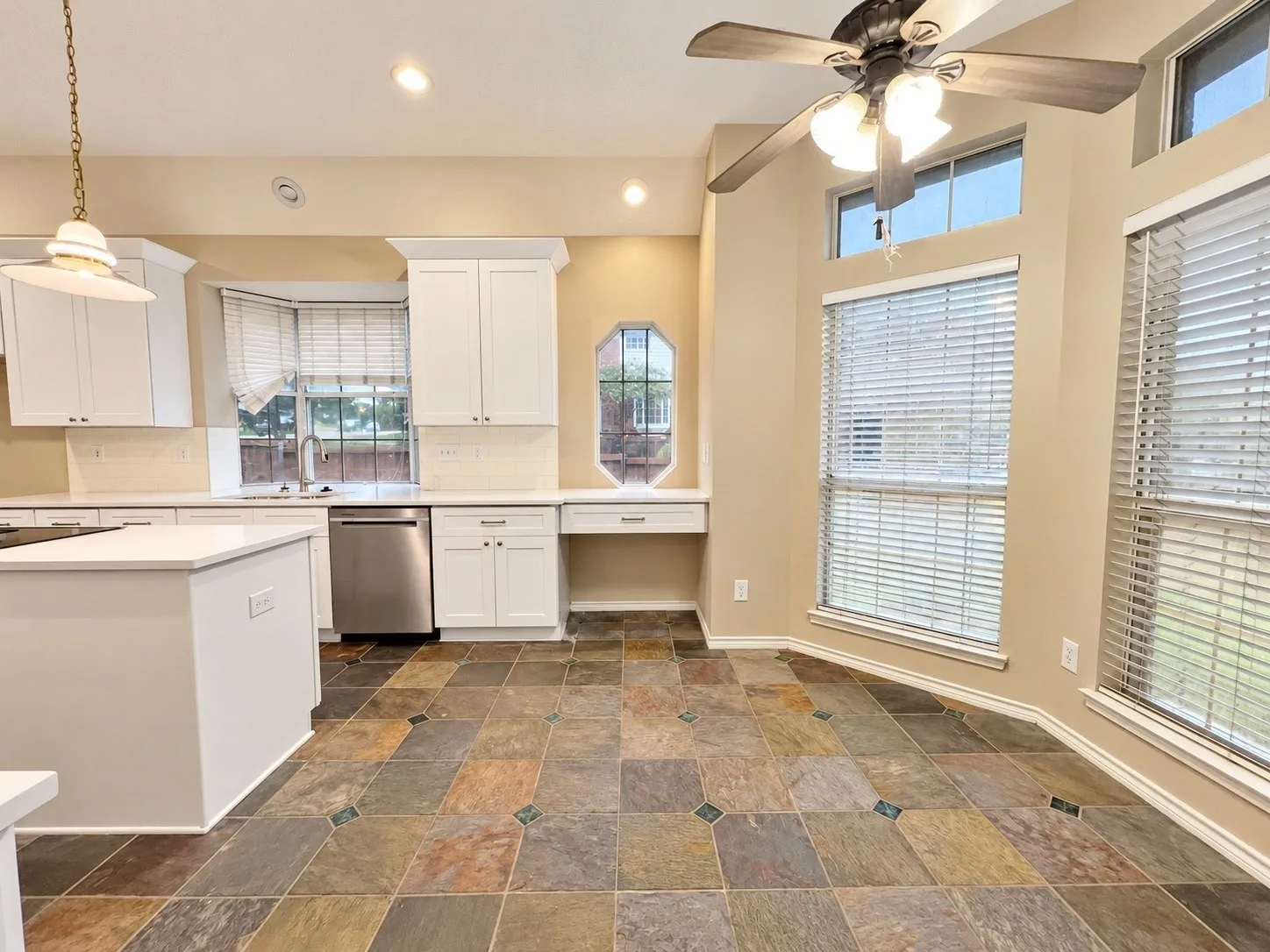 Single Family Residence For Rent in Denton County , 2685 Hillside Drive, Highland Village, Texas 75077, 4 Bedroom, 2 Bathroom, 2 Garage spaces, 2,158 Sqft, built in 1993, mls#21403730, Real Estate Agent in Highland Village, Homes For Rent in Denton county, Homes For Rent in Highland Village, Realtor in Highland Village Texas, Real Estate Brokerage Independent Realty Texas, Luminita Cordes Realtor