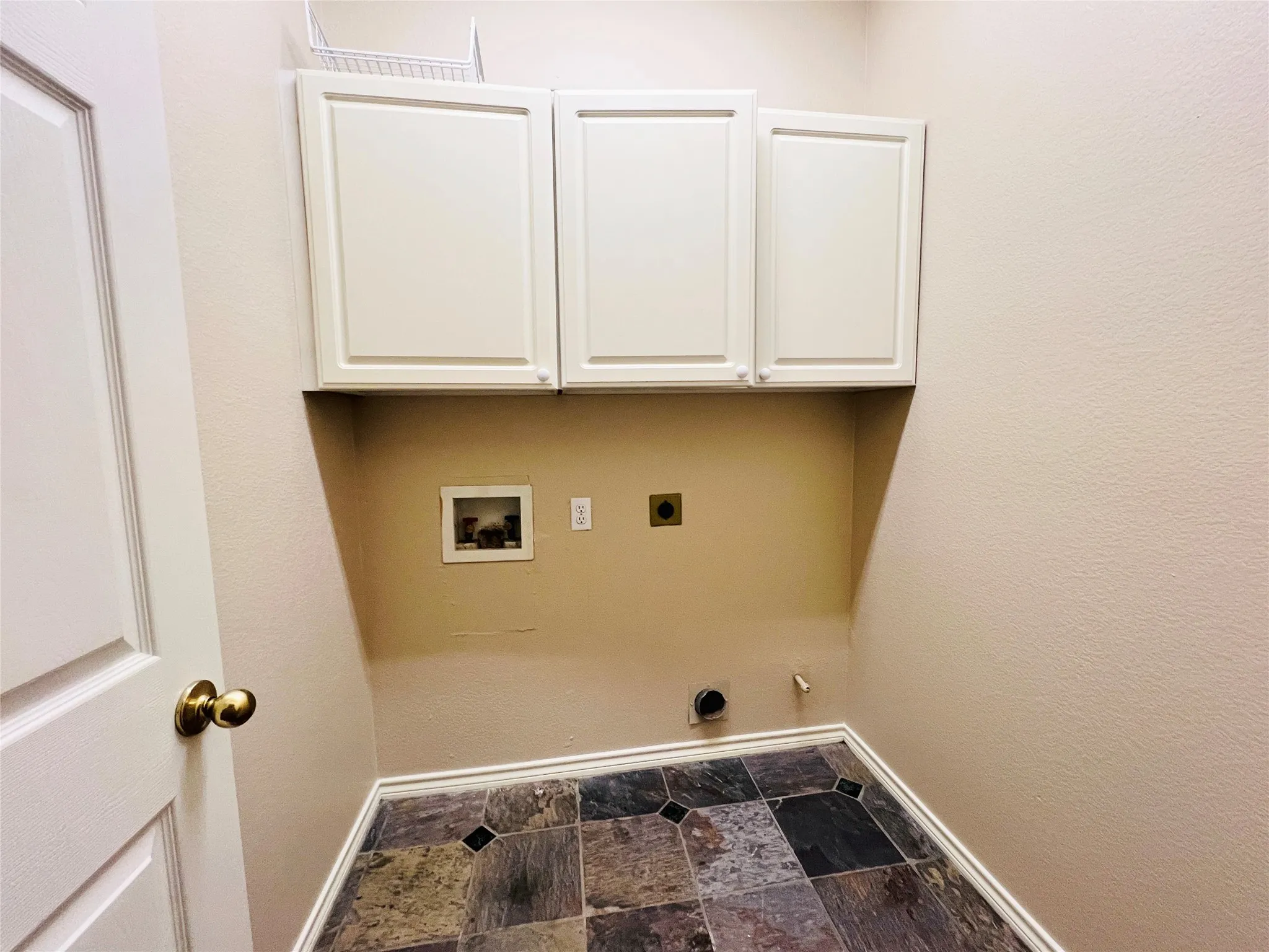 Single Family Residence For Rent in Denton County , 2685 Hillside Drive, Highland Village, Texas 75077, 4 Bedroom, 2 Bathroom, 2 Garage spaces, 2,158 Sqft, built in 1993, mls#21403730, Real Estate Agent in Highland Village, Homes For Rent in Denton county, Homes For Rent in Highland Village, Realtor in Highland Village Texas, Real Estate Brokerage Independent Realty Texas, Luminita Cordes Realtor