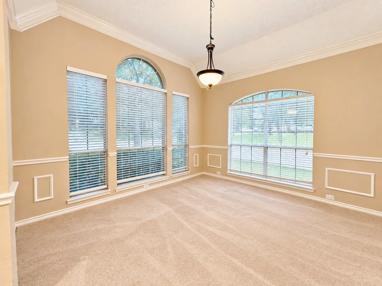 Single Family Residence For Rent in Denton County , 2685 Hillside Drive, Highland Village, Texas 75077, 4 Bedroom, 2 Bathroom, 2 Garage spaces, 2,158 Sqft, built in 1993, mls#21403730, Real Estate Agent in Highland Village, Homes For Rent in Denton county, Homes For Rent in Highland Village, Realtor in Highland Village Texas, Real Estate Brokerage Independent Realty Texas, Luminita Cordes Realtor
