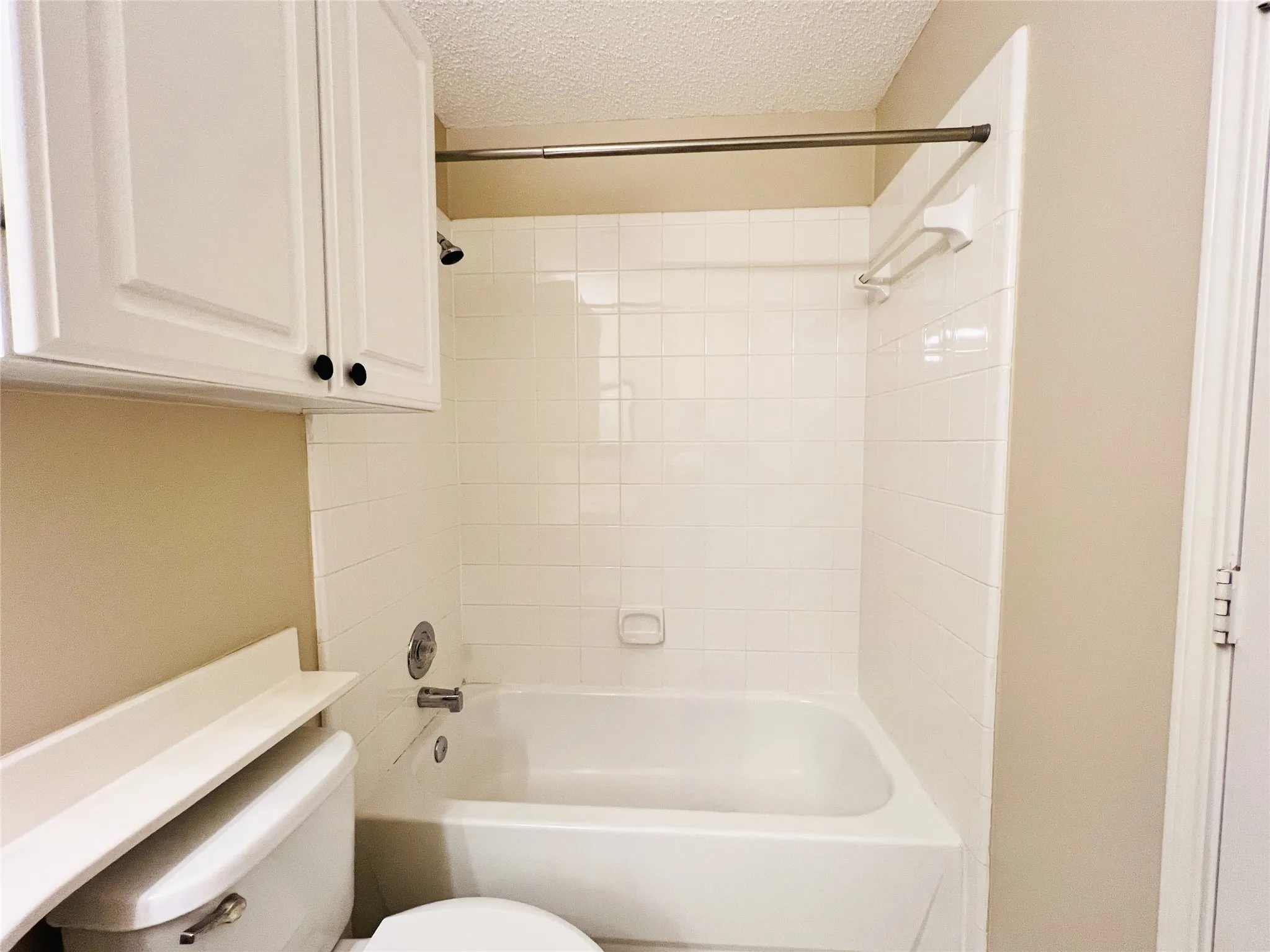 Single Family Residence For Rent in Denton County , 2685 Hillside Drive, Highland Village, Texas 75077, 4 Bedroom, 2 Bathroom, 2 Garage spaces, 2,158 Sqft, built in 1993, mls#21403730, Real Estate Agent in Highland Village, Homes For Rent in Denton county, Homes For Rent in Highland Village, Realtor in Highland Village Texas, Real Estate Brokerage Independent Realty Texas, Luminita Cordes Realtor