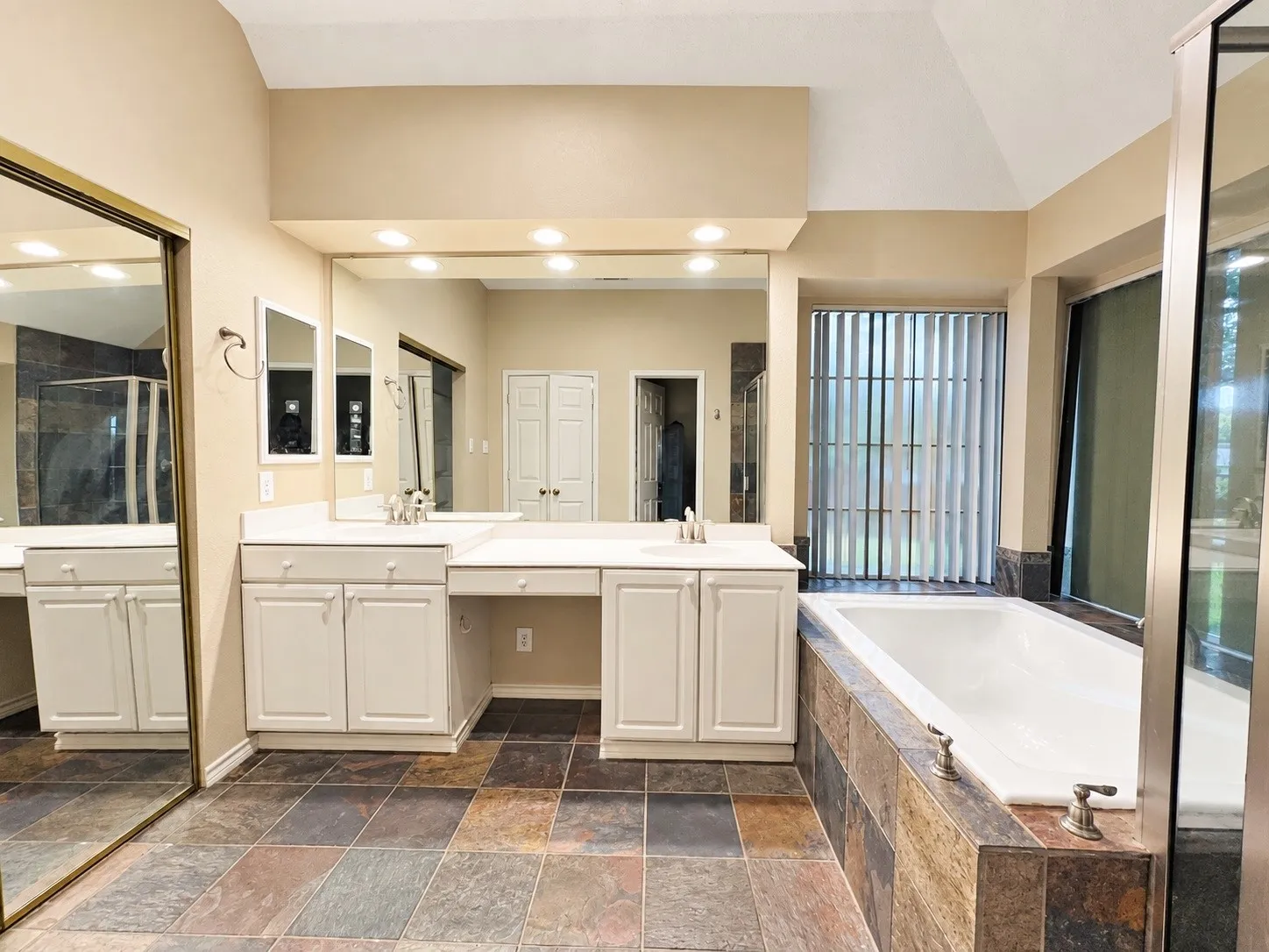 Single Family Residence For Rent in Denton County , 2685 Hillside Drive, Highland Village, Texas 75077, 4 Bedroom, 2 Bathroom, 2 Garage spaces, 2,158 Sqft, built in 1993, mls#21403730, Real Estate Agent in Highland Village, Homes For Rent in Denton county, Homes For Rent in Highland Village, Realtor in Highland Village Texas, Real Estate Brokerage Independent Realty Texas, Luminita Cordes Realtor