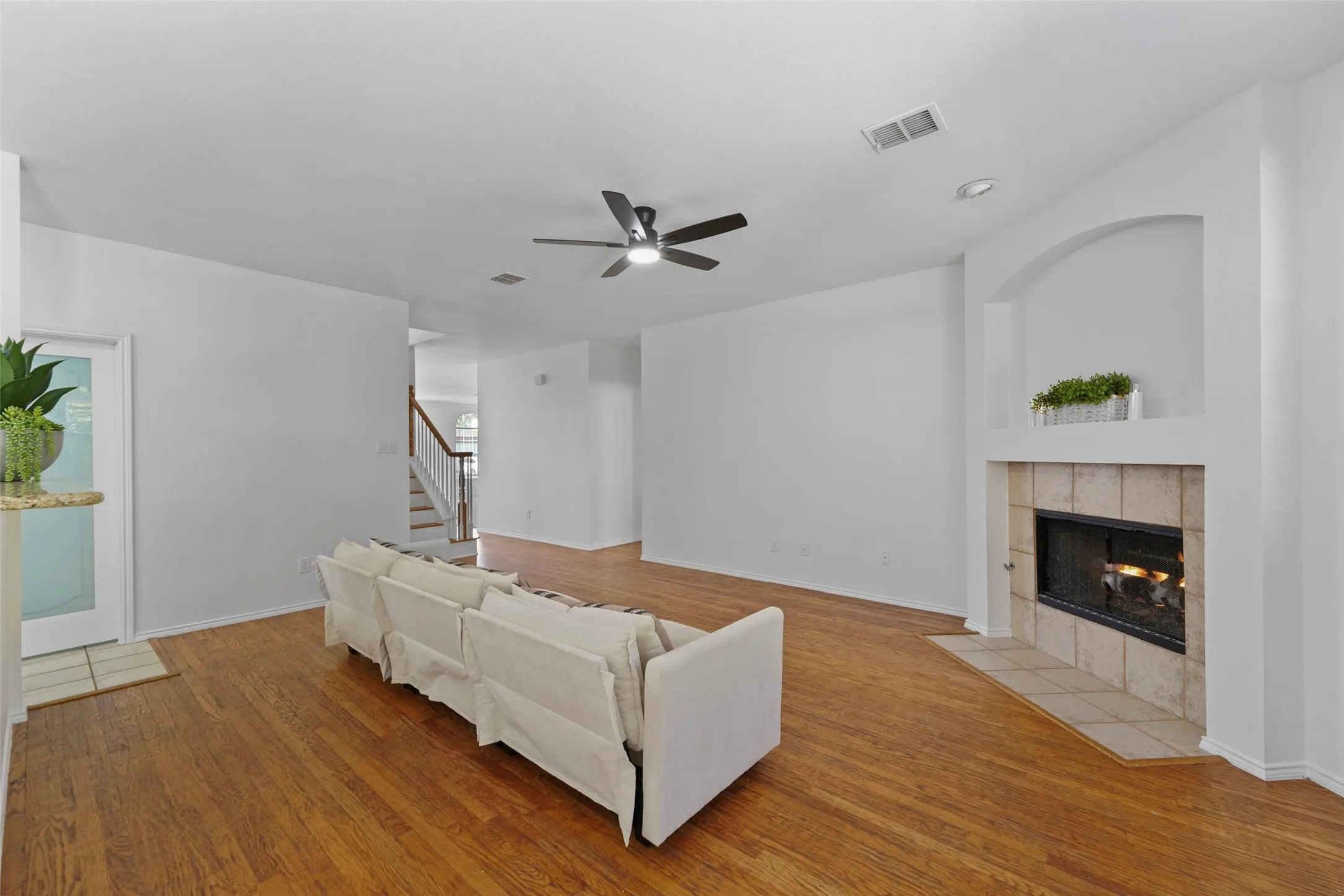 Single Family Residence For Sale in Denton County , 2337 Magnolia Drive, Little Elm, Texas 75068, 5 Bedroom, 4 Bathroom, 2 Garage spaces, 3,642 Sqft, built in 2000, mls#21403579, Real Estate Agent in Little Elm, Homes For Sale in Denton county, Homes For Sale in Little Elm, Realtor in Little Elm Texas, Real Estate Brokerage Independent Realty Texas, Luminita Cordes Realtor