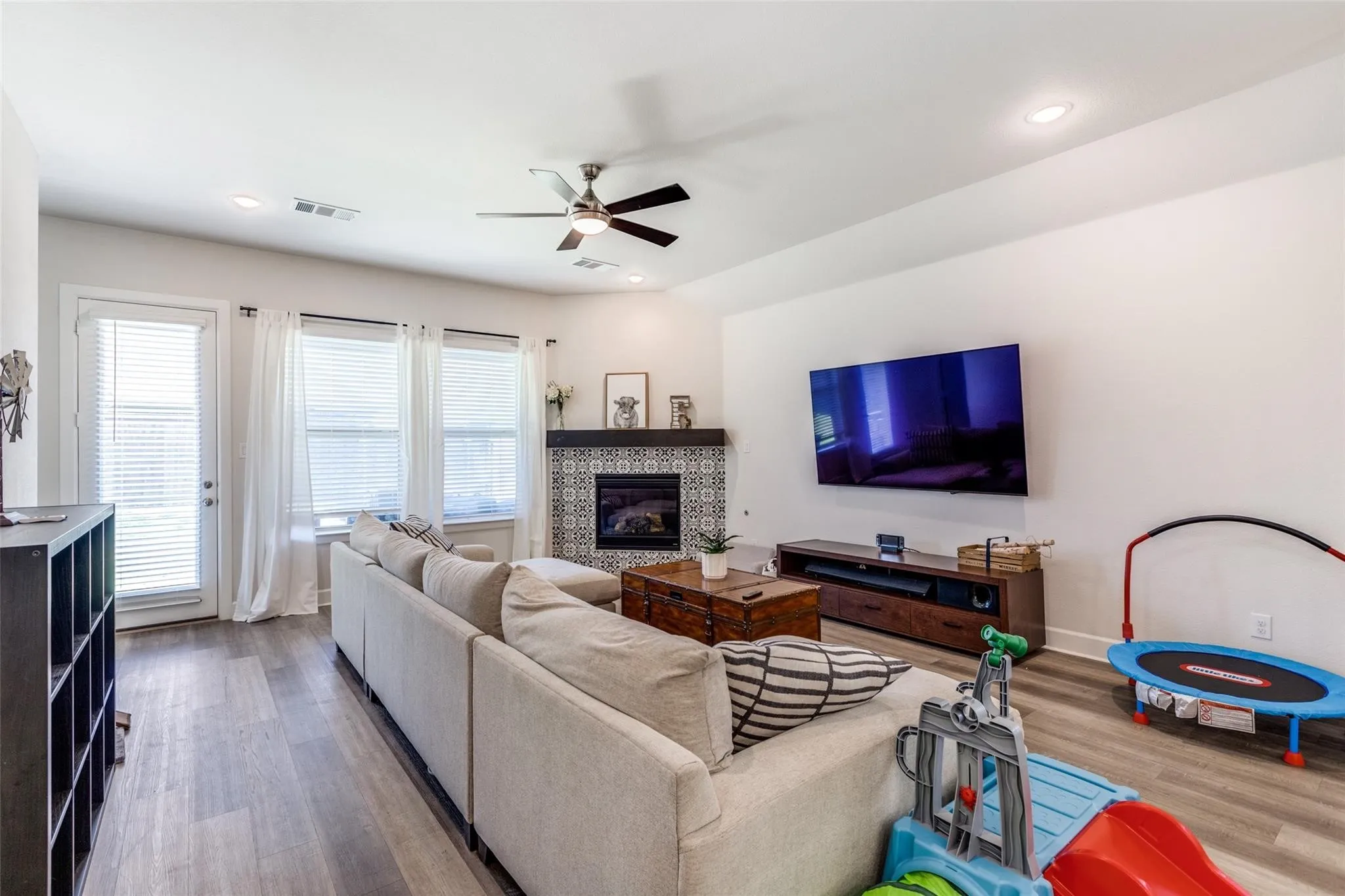Single Family Residence For Sale in Collin County , 2501 War Admiral Street, Celina, Texas 75009, 4 Bedroom, 3 Bathroom, 2 Garage spaces, 2,252 Sqft, built in 2019, mls#21396071, Real Estate Agent in Celina, Homes For Sale in Collin county, Homes For Sale in Celina, Realtor in Celina Texas, Real Estate Brokerage Independent Realty Texas, Luminita Cordes Realtor
