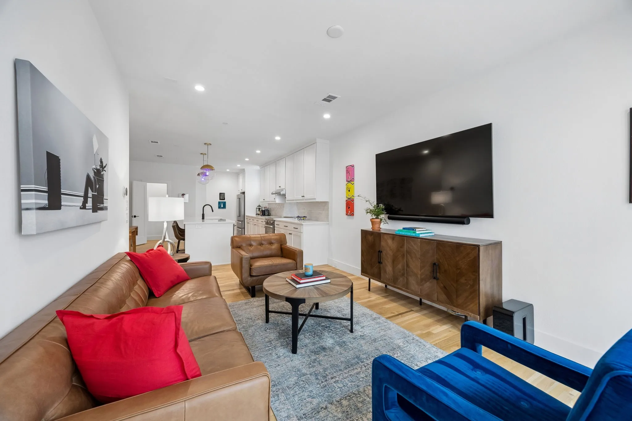 Spacious living room