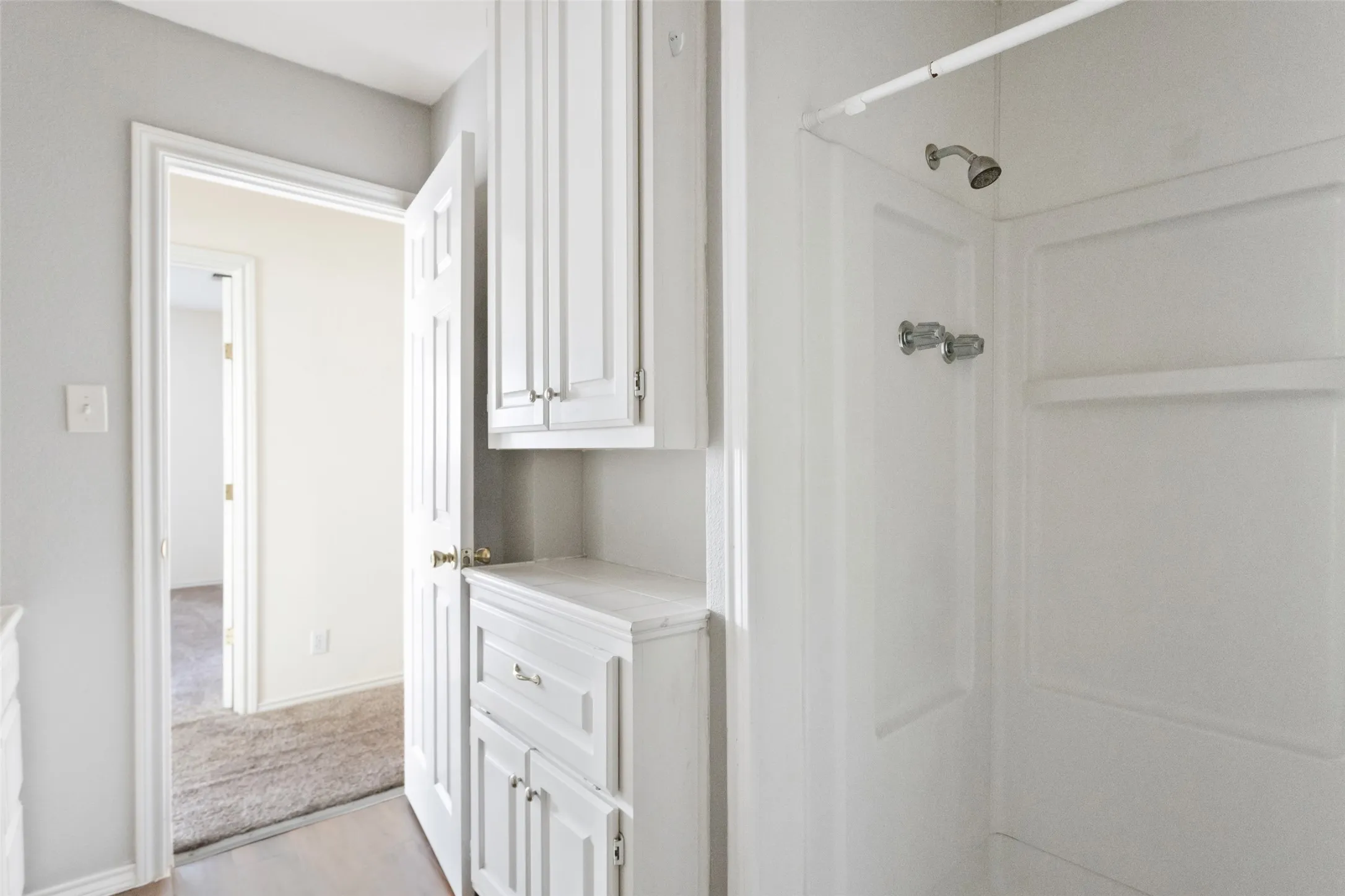 Single Family Residence For Rent in Hood County , 1811 Hidden Valley Road, Granbury, Texas 76049, 2 Bedroom, 1 Bathroom, Garage spaces, 864 Sqft, built in 1979, mls#21403747, Real Estate Agent in Granbury, Homes For Rent in Hood county, Homes For Rent in Granbury, Realtor in Granbury Texas, Real Estate Brokerage Independent Realty Texas, Luminita Cordes Realtor