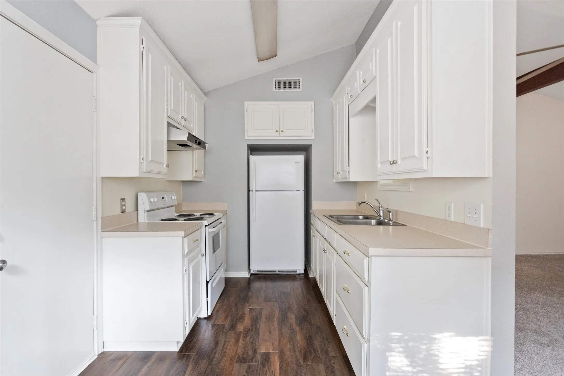 Single Family Residence For Rent in Hood County , 1811 Hidden Valley Road, Granbury, Texas 76049, 2 Bedroom, 1 Bathroom, Garage spaces, 864 Sqft, built in 1979, mls#21403747, Real Estate Agent in Granbury, Homes For Rent in Hood county, Homes For Rent in Granbury, Realtor in Granbury Texas, Real Estate Brokerage Independent Realty Texas, Luminita Cordes Realtor