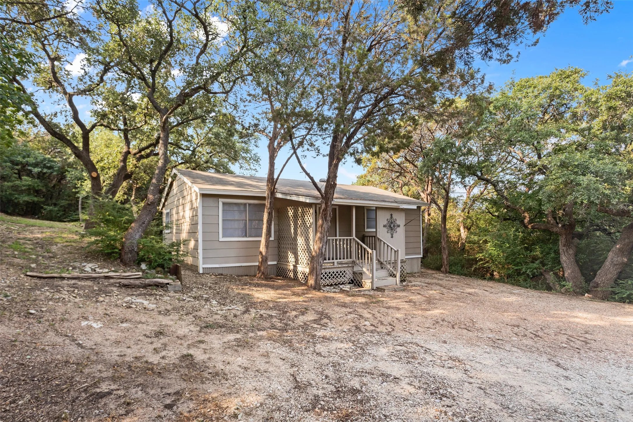 Single Family Residence For Rent in Hood County , 1811 Hidden Valley Road, Granbury, Texas 76049, 2 Bedroom, 1 Bathroom, Garage spaces, 864 Sqft, built in 1979, mls#21403747, Real Estate Agent in Granbury, Homes For Rent in Hood county, Homes For Rent in Granbury, Realtor in Granbury Texas, Real Estate Brokerage Independent Realty Texas, Luminita Cordes Realtor