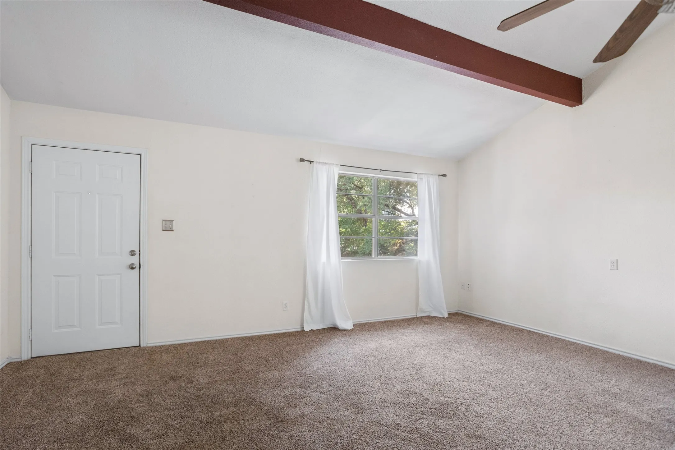 Single Family Residence For Rent in Hood County , 1811 Hidden Valley Road, Granbury, Texas 76049, 2 Bedroom, 1 Bathroom, Garage spaces, 864 Sqft, built in 1979, mls#21403747, Real Estate Agent in Granbury, Homes For Rent in Hood county, Homes For Rent in Granbury, Realtor in Granbury Texas, Real Estate Brokerage Independent Realty Texas, Luminita Cordes Realtor