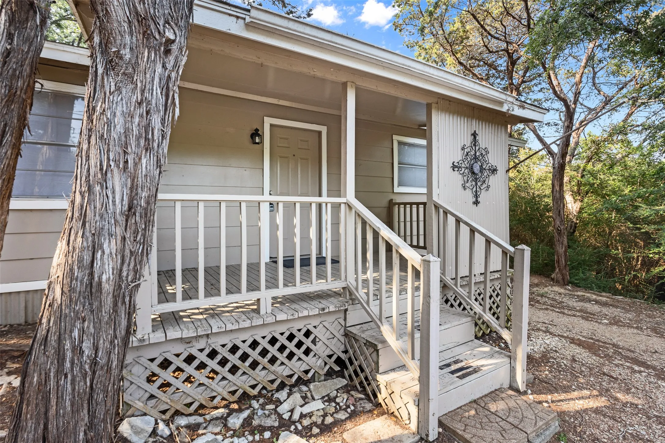 Single Family Residence For Rent in Hood County , 1811 Hidden Valley Road, Granbury, Texas 76049, 2 Bedroom, 1 Bathroom, Garage spaces, 864 Sqft, built in 1979, mls#21403747, Real Estate Agent in Granbury, Homes For Rent in Hood county, Homes For Rent in Granbury, Realtor in Granbury Texas, Real Estate Brokerage Independent Realty Texas, Luminita Cordes Realtor
