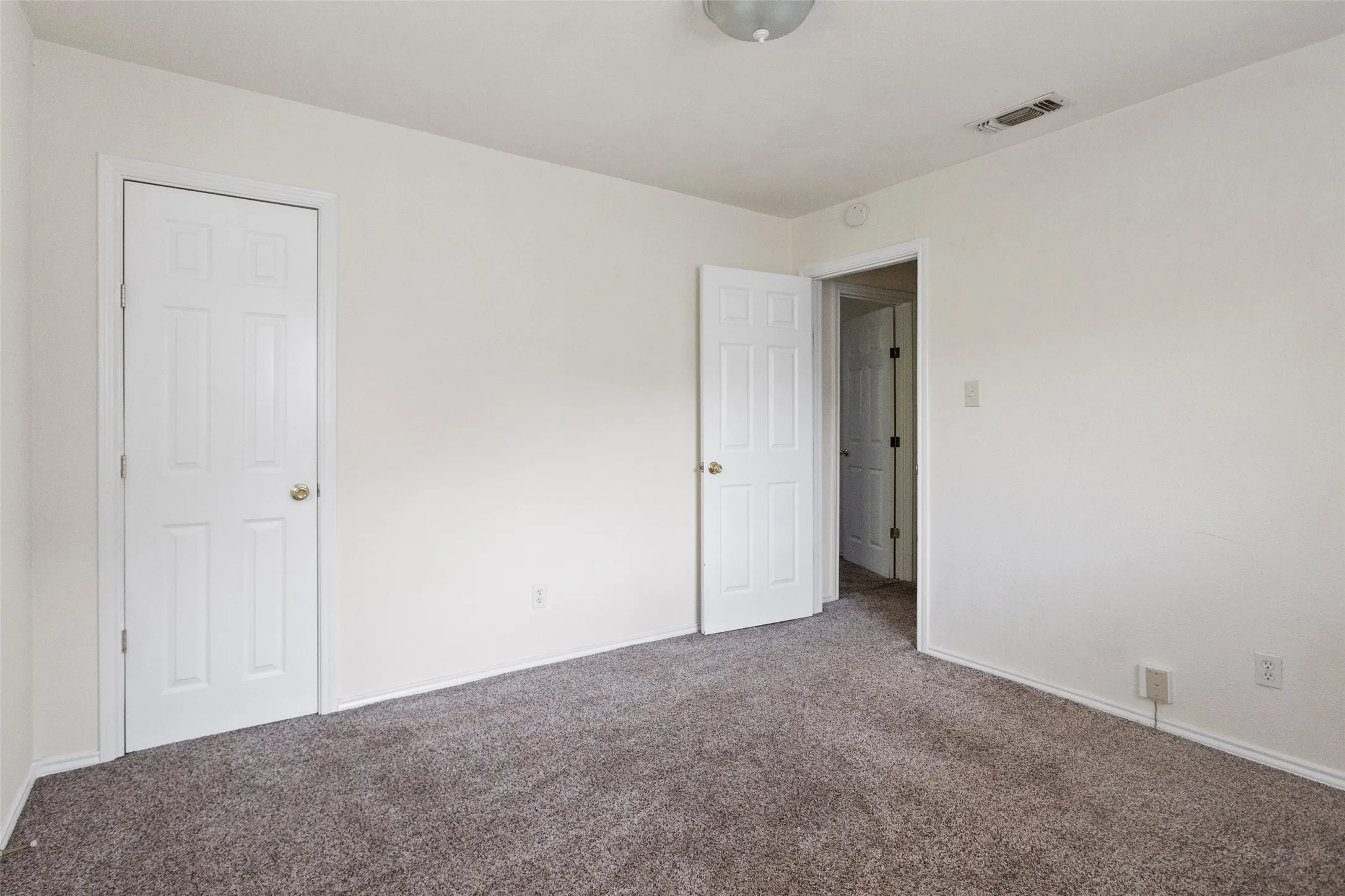 Single Family Residence For Rent in Hood County , 1811 Hidden Valley Road, Granbury, Texas 76049, 2 Bedroom, 1 Bathroom, Garage spaces, 864 Sqft, built in 1979, mls#21403747, Real Estate Agent in Granbury, Homes For Rent in Hood county, Homes For Rent in Granbury, Realtor in Granbury Texas, Real Estate Brokerage Independent Realty Texas, Luminita Cordes Realtor