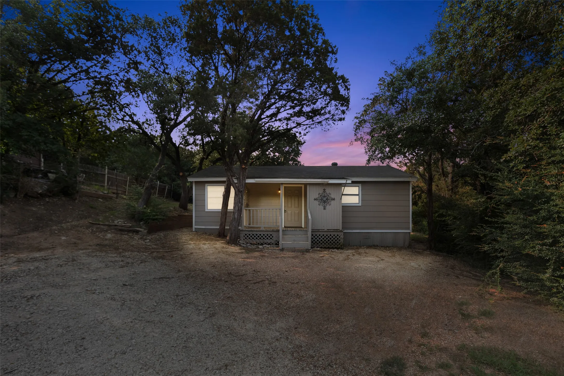 Single Family Residence For Rent in Hood County , 1811 Hidden Valley Road, Granbury, Texas 76049, 2 Bedroom, 1 Bathroom, Garage spaces, 864 Sqft, built in 1979, mls#21403747, Real Estate Agent in Granbury, Homes For Rent in Hood county, Homes For Rent in Granbury, Realtor in Granbury Texas, Real Estate Brokerage Independent Realty Texas, Luminita Cordes Realtor