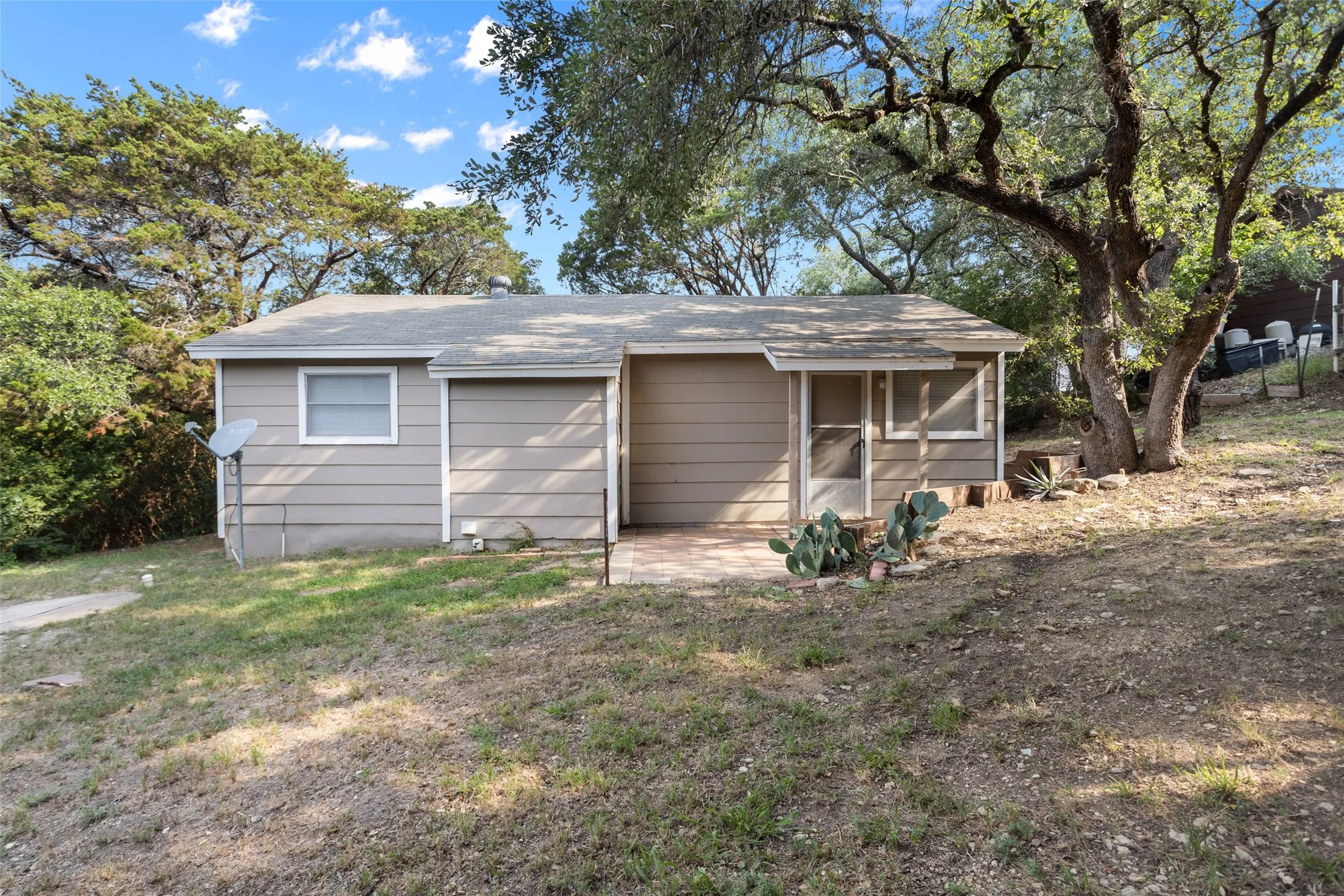 Single Family Residence For Rent in Hood County , 1811 Hidden Valley Road, Granbury, Texas 76049, 2 Bedroom, 1 Bathroom, Garage spaces, 864 Sqft, built in 1979, mls#21403747, Real Estate Agent in Granbury, Homes For Rent in Hood county, Homes For Rent in Granbury, Realtor in Granbury Texas, Real Estate Brokerage Independent Realty Texas, Luminita Cordes Realtor