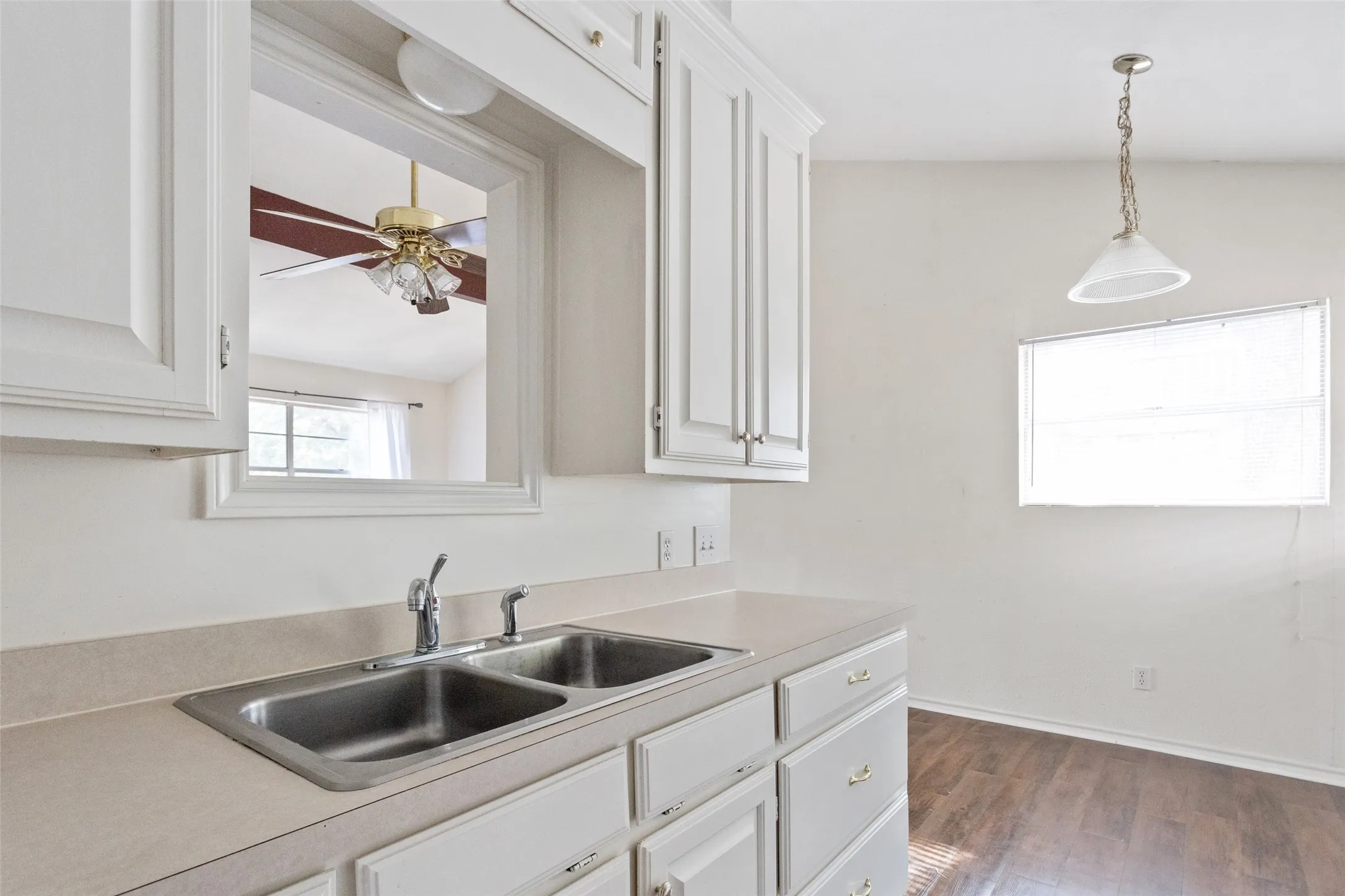 Single Family Residence For Rent in Hood County , 1811 Hidden Valley Road, Granbury, Texas 76049, 2 Bedroom, 1 Bathroom, Garage spaces, 864 Sqft, built in 1979, mls#21403747, Real Estate Agent in Granbury, Homes For Rent in Hood county, Homes For Rent in Granbury, Realtor in Granbury Texas, Real Estate Brokerage Independent Realty Texas, Luminita Cordes Realtor