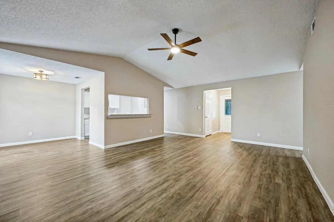 Single Family Residence For Sale in Tarrant County , 1509 Caplin Drive, Arlington, Texas 76018, 4 Bedroom, 2 Bathroom, 1 Garage spaces, 1,900 Sqft, built in 1984, mls#21399060, Real Estate Agent in Arlington, Homes For Sale in Tarrant county, Homes For Sale in Arlington, Realtor in Arlington Texas, Real Estate Brokerage Independent Realty Texas, Luminita Cordes Realtor