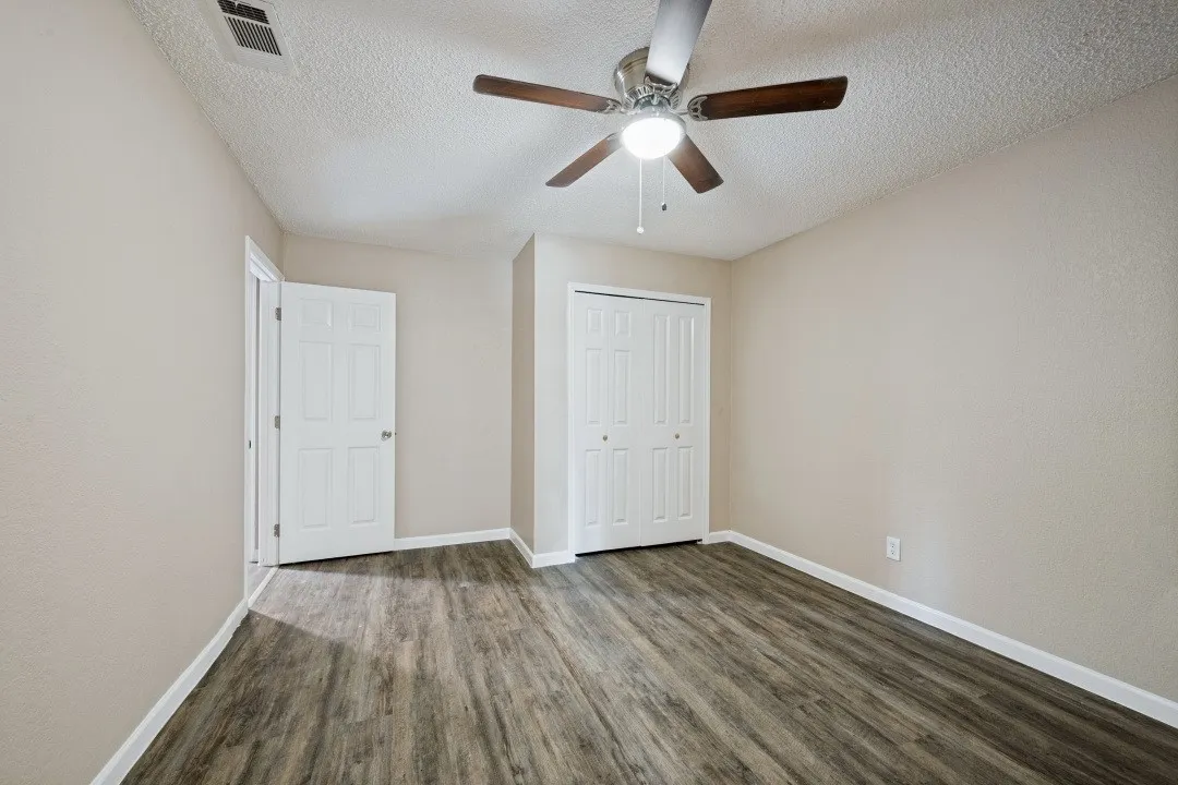 Single Family Residence For Sale in Tarrant County , 1509 Caplin Drive, Arlington, Texas 76018, 4 Bedroom, 2 Bathroom, 1 Garage spaces, 1,900 Sqft, built in 1984, mls#21399060, Real Estate Agent in Arlington, Homes For Sale in Tarrant county, Homes For Sale in Arlington, Realtor in Arlington Texas, Real Estate Brokerage Independent Realty Texas, Luminita Cordes Realtor
