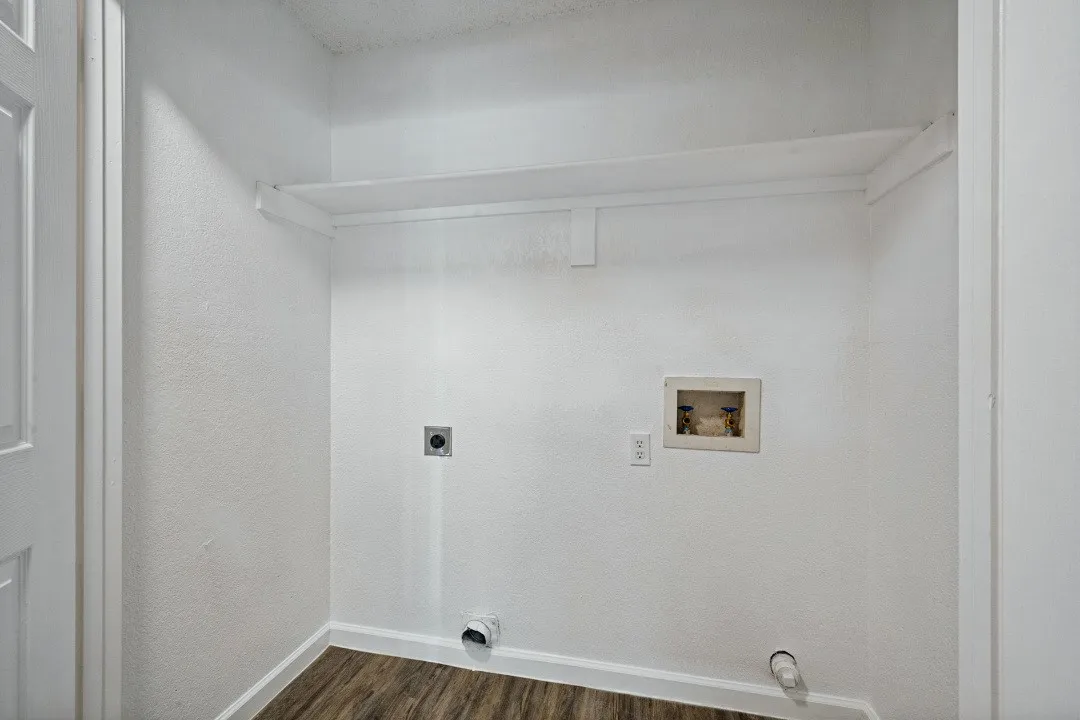 Single Family Residence For Sale in Tarrant County , 1509 Caplin Drive, Arlington, Texas 76018, 4 Bedroom, 2 Bathroom, 1 Garage spaces, 1,900 Sqft, built in 1984, mls#21399060, Real Estate Agent in Arlington, Homes For Sale in Tarrant county, Homes For Sale in Arlington, Realtor in Arlington Texas, Real Estate Brokerage Independent Realty Texas, Luminita Cordes Realtor