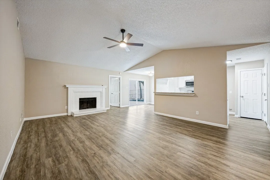 Single Family Residence For Sale in Tarrant County , 1509 Caplin Drive, Arlington, Texas 76018, 4 Bedroom, 2 Bathroom, 1 Garage spaces, 1,900 Sqft, built in 1984, mls#21399060, Real Estate Agent in Arlington, Homes For Sale in Tarrant county, Homes For Sale in Arlington, Realtor in Arlington Texas, Real Estate Brokerage Independent Realty Texas, Luminita Cordes Realtor
