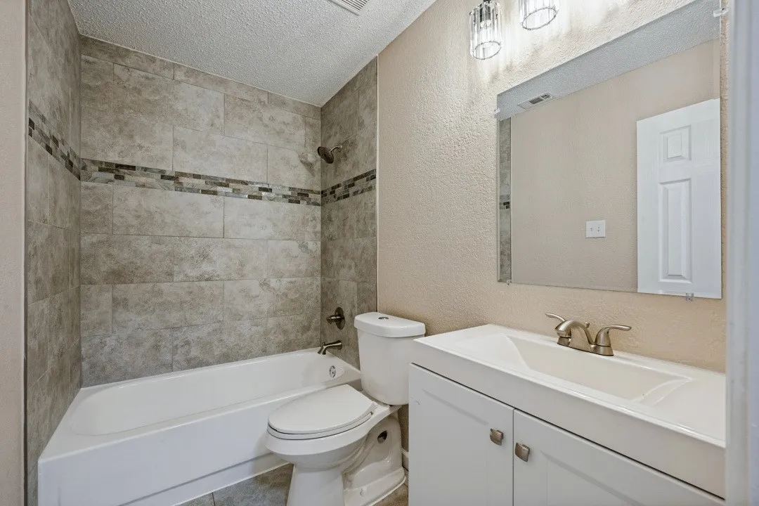 Single Family Residence For Sale in Tarrant County , 1509 Caplin Drive, Arlington, Texas 76018, 4 Bedroom, 2 Bathroom, 1 Garage spaces, 1,900 Sqft, built in 1984, mls#21399060, Real Estate Agent in Arlington, Homes For Sale in Tarrant county, Homes For Sale in Arlington, Realtor in Arlington Texas, Real Estate Brokerage Independent Realty Texas, Luminita Cordes Realtor