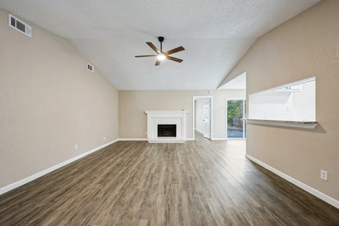 Single Family Residence For Sale in Tarrant County , 1509 Caplin Drive, Arlington, Texas 76018, 4 Bedroom, 2 Bathroom, 1 Garage spaces, 1,900 Sqft, built in 1984, mls#21399060, Real Estate Agent in Arlington, Homes For Sale in Tarrant county, Homes For Sale in Arlington, Realtor in Arlington Texas, Real Estate Brokerage Independent Realty Texas, Luminita Cordes Realtor