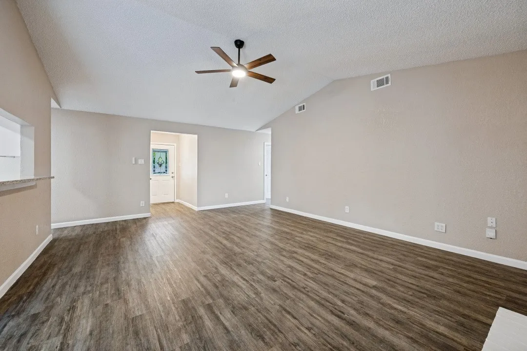Single Family Residence For Sale in Tarrant County , 1509 Caplin Drive, Arlington, Texas 76018, 4 Bedroom, 2 Bathroom, 1 Garage spaces, 1,900 Sqft, built in 1984, mls#21399060, Real Estate Agent in Arlington, Homes For Sale in Tarrant county, Homes For Sale in Arlington, Realtor in Arlington Texas, Real Estate Brokerage Independent Realty Texas, Luminita Cordes Realtor