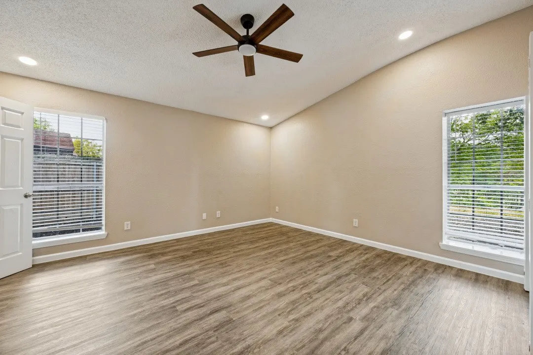 Single Family Residence For Sale in Tarrant County , 1509 Caplin Drive, Arlington, Texas 76018, 4 Bedroom, 2 Bathroom, 1 Garage spaces, 1,900 Sqft, built in 1984, mls#21399060, Real Estate Agent in Arlington, Homes For Sale in Tarrant county, Homes For Sale in Arlington, Realtor in Arlington Texas, Real Estate Brokerage Independent Realty Texas, Luminita Cordes Realtor