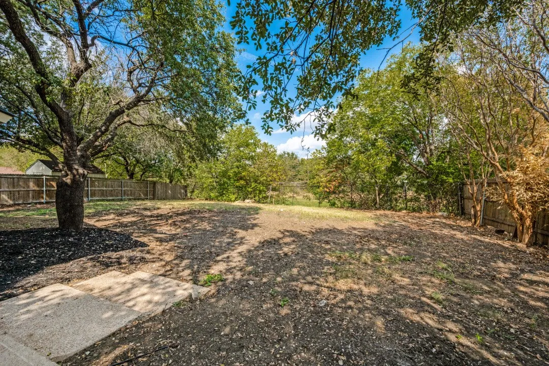 Single Family Residence For Sale in Tarrant County , 1509 Caplin Drive, Arlington, Texas 76018, 4 Bedroom, 2 Bathroom, 1 Garage spaces, 1,900 Sqft, built in 1984, mls#21399060, Real Estate Agent in Arlington, Homes For Sale in Tarrant county, Homes For Sale in Arlington, Realtor in Arlington Texas, Real Estate Brokerage Independent Realty Texas, Luminita Cordes Realtor