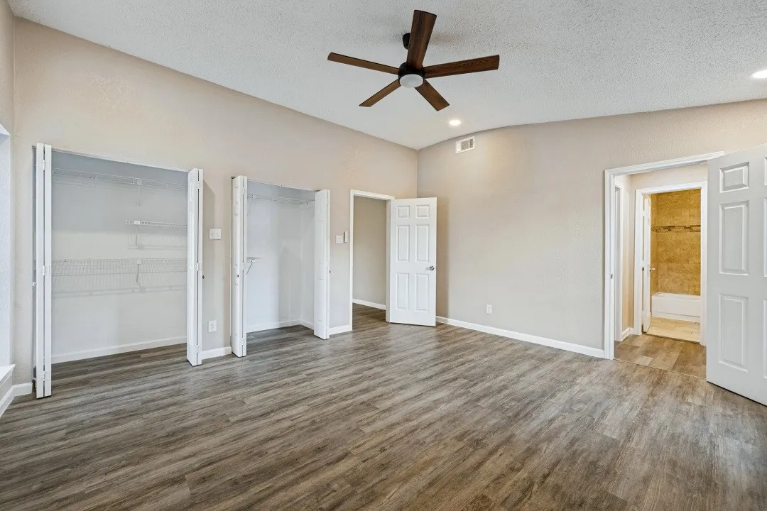 Single Family Residence For Sale in Tarrant County , 1509 Caplin Drive, Arlington, Texas 76018, 4 Bedroom, 2 Bathroom, 1 Garage spaces, 1,900 Sqft, built in 1984, mls#21399060, Real Estate Agent in Arlington, Homes For Sale in Tarrant county, Homes For Sale in Arlington, Realtor in Arlington Texas, Real Estate Brokerage Independent Realty Texas, Luminita Cordes Realtor