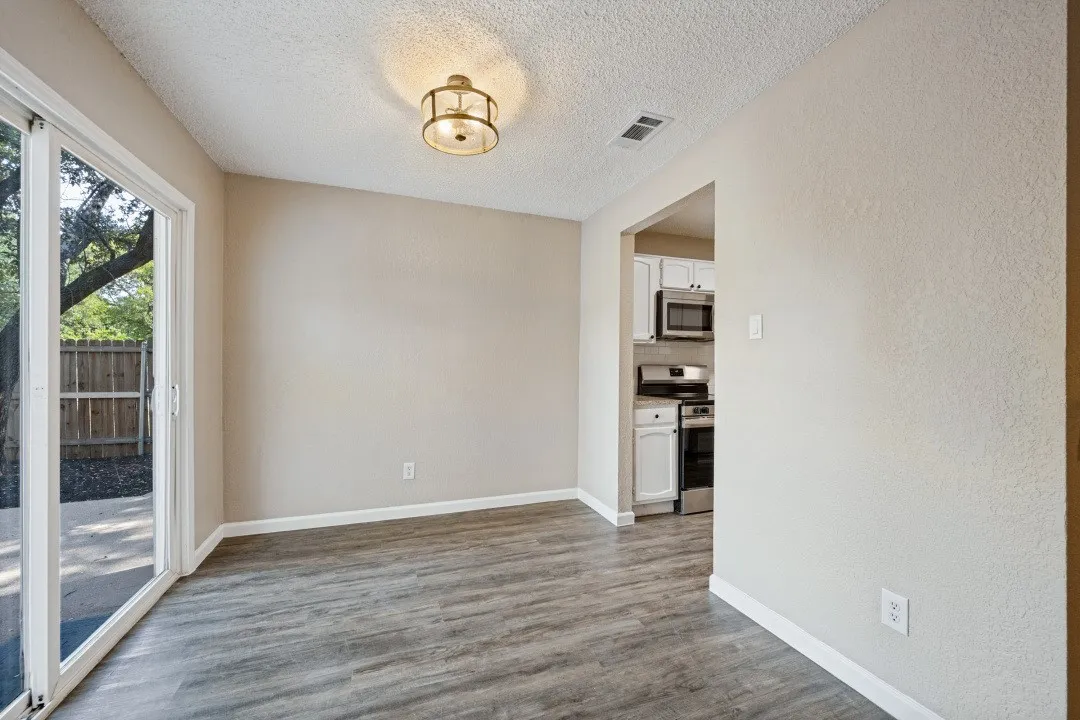 Single Family Residence For Sale in Tarrant County , 1509 Caplin Drive, Arlington, Texas 76018, 4 Bedroom, 2 Bathroom, 1 Garage spaces, 1,900 Sqft, built in 1984, mls#21399060, Real Estate Agent in Arlington, Homes For Sale in Tarrant county, Homes For Sale in Arlington, Realtor in Arlington Texas, Real Estate Brokerage Independent Realty Texas, Luminita Cordes Realtor