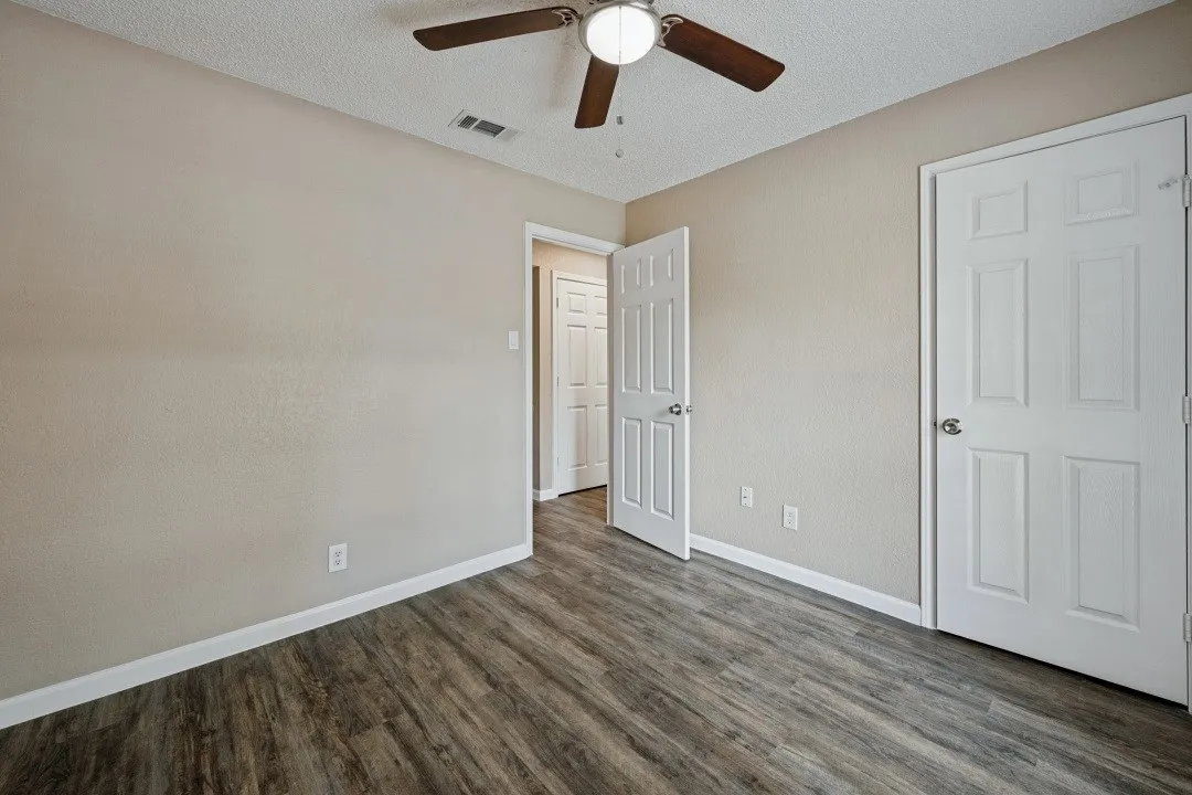 Single Family Residence For Sale in Tarrant County , 1509 Caplin Drive, Arlington, Texas 76018, 4 Bedroom, 2 Bathroom, 1 Garage spaces, 1,900 Sqft, built in 1984, mls#21399060, Real Estate Agent in Arlington, Homes For Sale in Tarrant county, Homes For Sale in Arlington, Realtor in Arlington Texas, Real Estate Brokerage Independent Realty Texas, Luminita Cordes Realtor