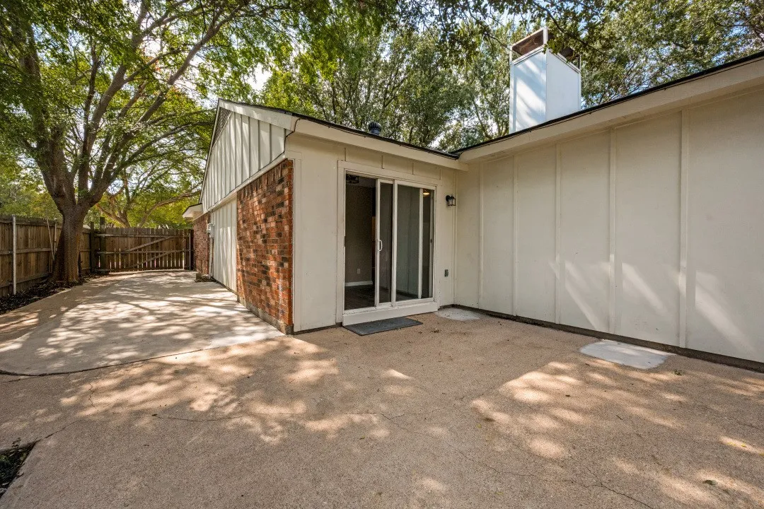 Single Family Residence For Sale in Tarrant County , 1509 Caplin Drive, Arlington, Texas 76018, 4 Bedroom, 2 Bathroom, 1 Garage spaces, 1,900 Sqft, built in 1984, mls#21399060, Real Estate Agent in Arlington, Homes For Sale in Tarrant county, Homes For Sale in Arlington, Realtor in Arlington Texas, Real Estate Brokerage Independent Realty Texas, Luminita Cordes Realtor