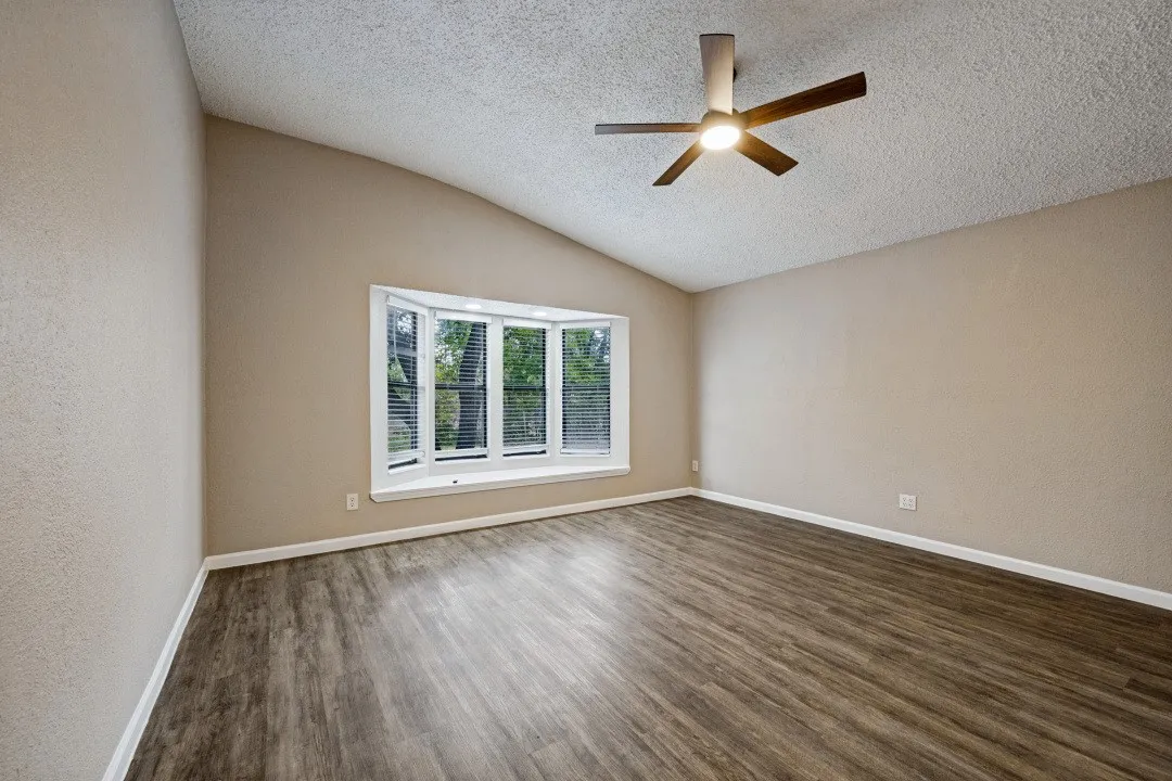 Single Family Residence For Sale in Tarrant County , 1509 Caplin Drive, Arlington, Texas 76018, 4 Bedroom, 2 Bathroom, 1 Garage spaces, 1,900 Sqft, built in 1984, mls#21399060, Real Estate Agent in Arlington, Homes For Sale in Tarrant county, Homes For Sale in Arlington, Realtor in Arlington Texas, Real Estate Brokerage Independent Realty Texas, Luminita Cordes Realtor