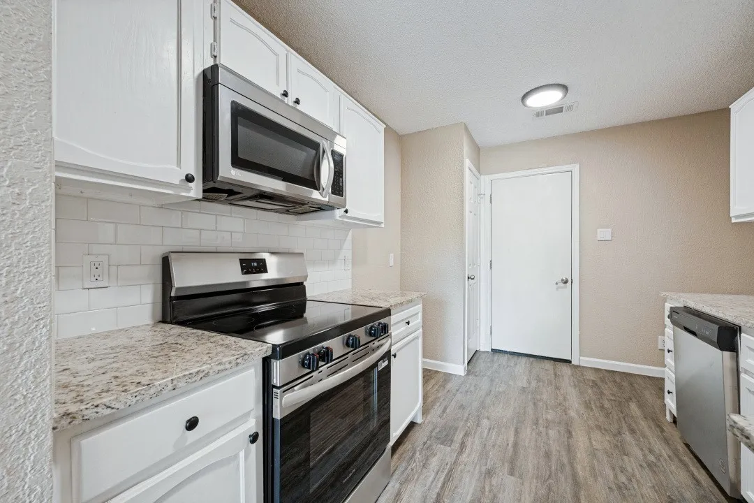 Single Family Residence For Sale in Tarrant County , 1509 Caplin Drive, Arlington, Texas 76018, 4 Bedroom, 2 Bathroom, 1 Garage spaces, 1,900 Sqft, built in 1984, mls#21399060, Real Estate Agent in Arlington, Homes For Sale in Tarrant county, Homes For Sale in Arlington, Realtor in Arlington Texas, Real Estate Brokerage Independent Realty Texas, Luminita Cordes Realtor