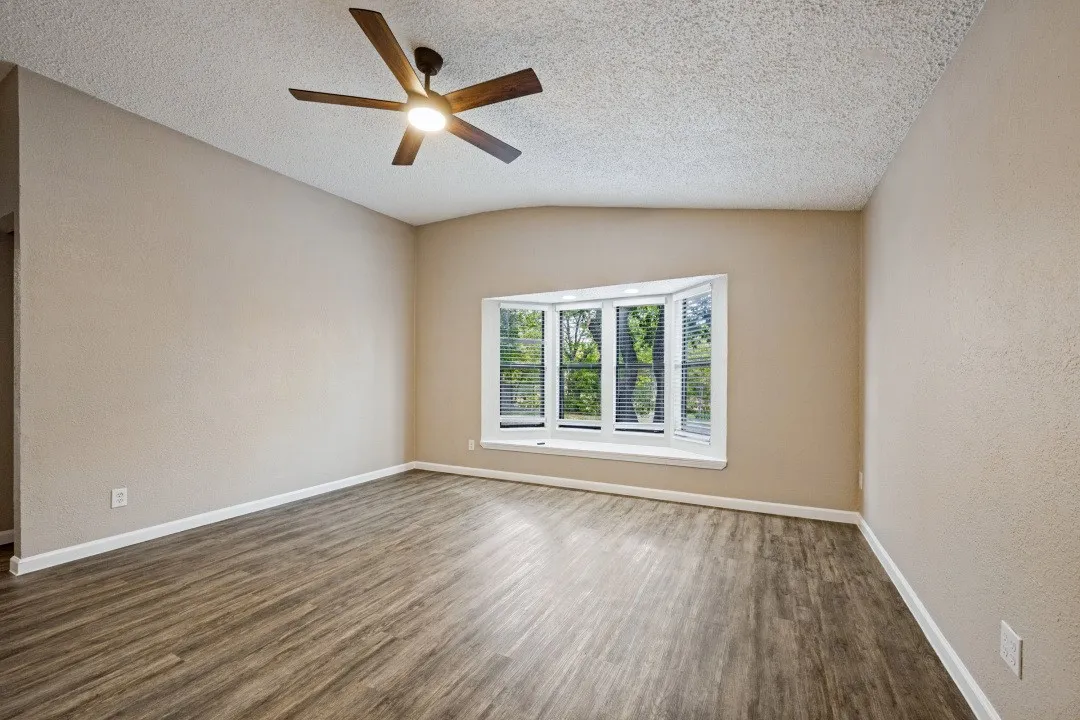 Single Family Residence For Sale in Tarrant County , 1509 Caplin Drive, Arlington, Texas 76018, 4 Bedroom, 2 Bathroom, 1 Garage spaces, 1,900 Sqft, built in 1984, mls#21399060, Real Estate Agent in Arlington, Homes For Sale in Tarrant county, Homes For Sale in Arlington, Realtor in Arlington Texas, Real Estate Brokerage Independent Realty Texas, Luminita Cordes Realtor