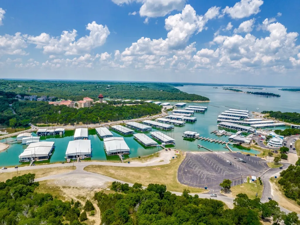 Condominium For Rent in Grayson County , 2164 Tanglewood Boulevard A105, Pottsboro, Texas 75076, 2 Bedroom, 3 Bathroom, Garage spaces, 1,251 Sqft, built in 1985, mls#21403734, Real Estate Agent in Pottsboro, Homes For Rent in Grayson county, Homes For Rent in Pottsboro, Realtor in Pottsboro Texas, Real Estate Brokerage Independent Realty Texas, Luminita Cordes Realtor